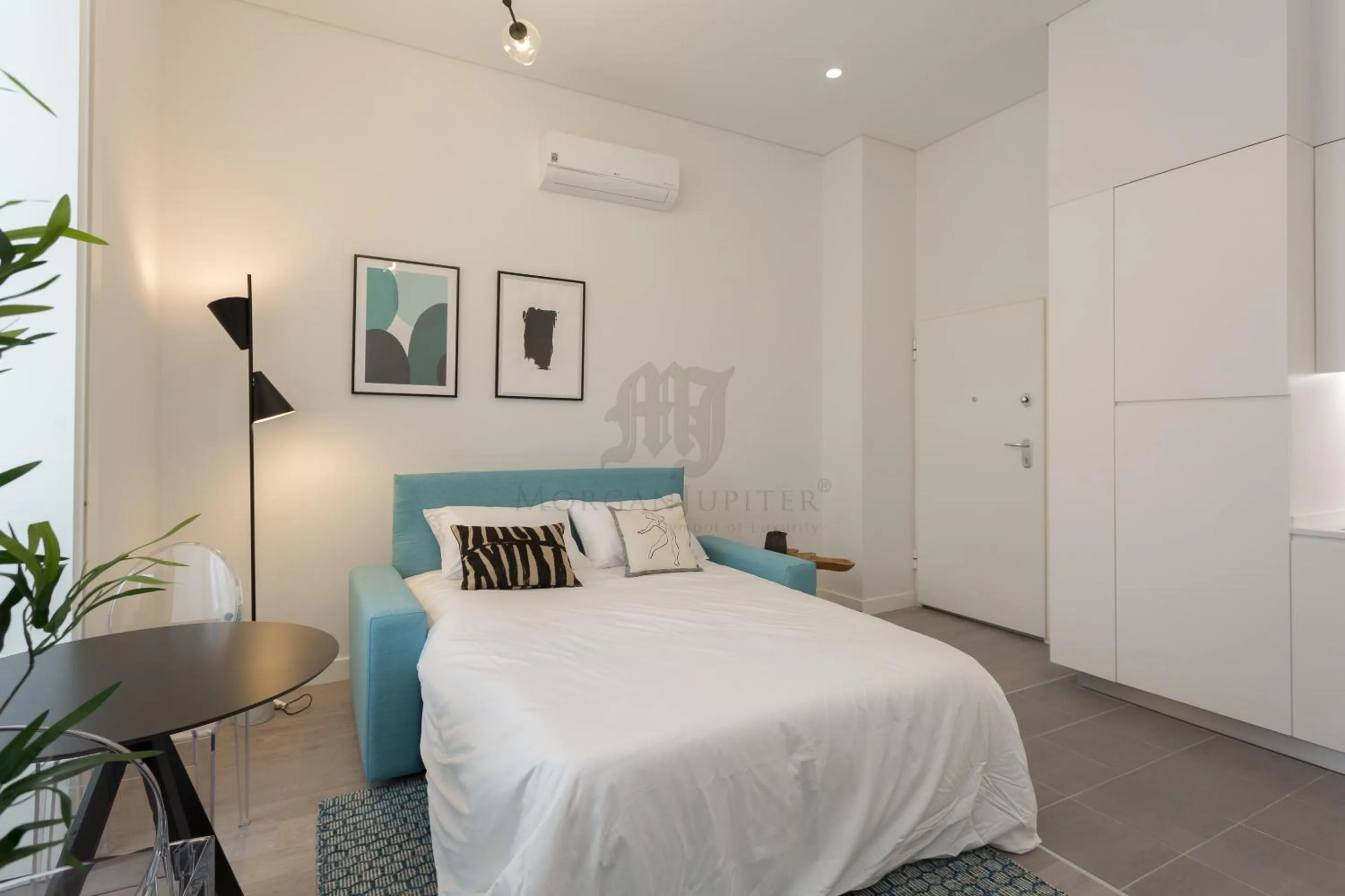 Photo of the whole room, Bed in Morgan-Jupiter Apartments