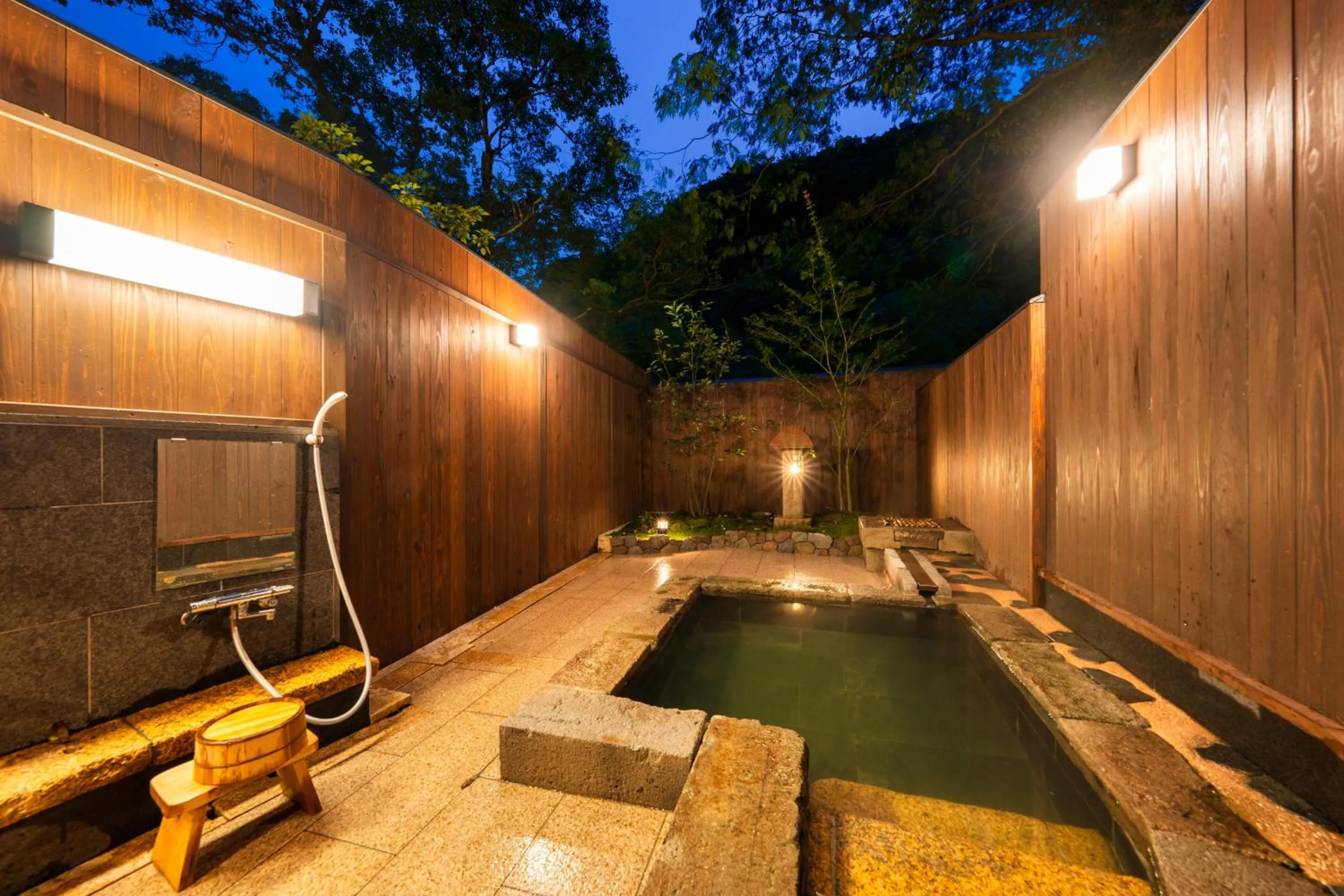 Open Air Bath in Beppu Showaen