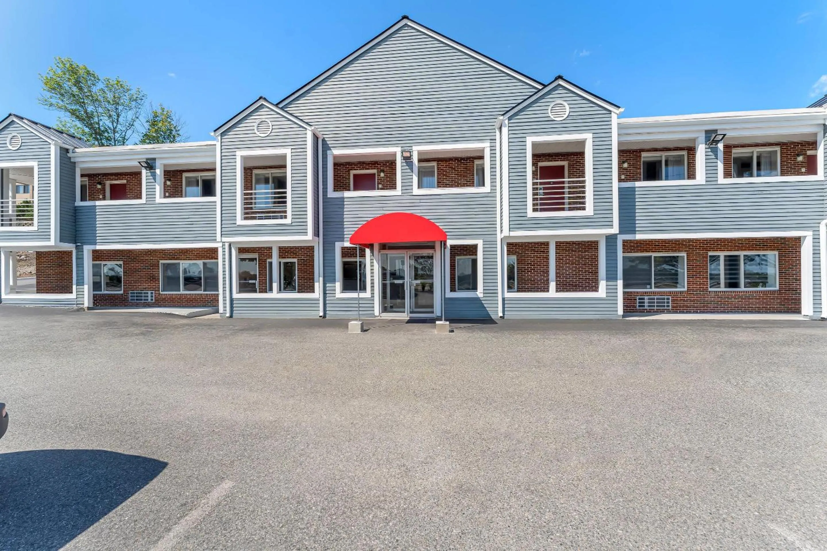 Property building in Econo Lodge Cranston - Providence