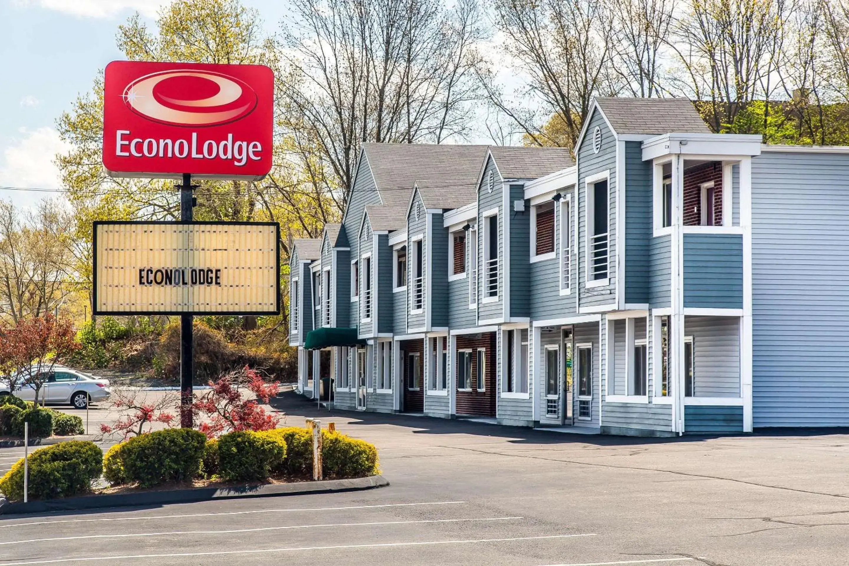 Property building in Econo Lodge Cranston - Providence Property building in Econo Lodge Cranston - Providence