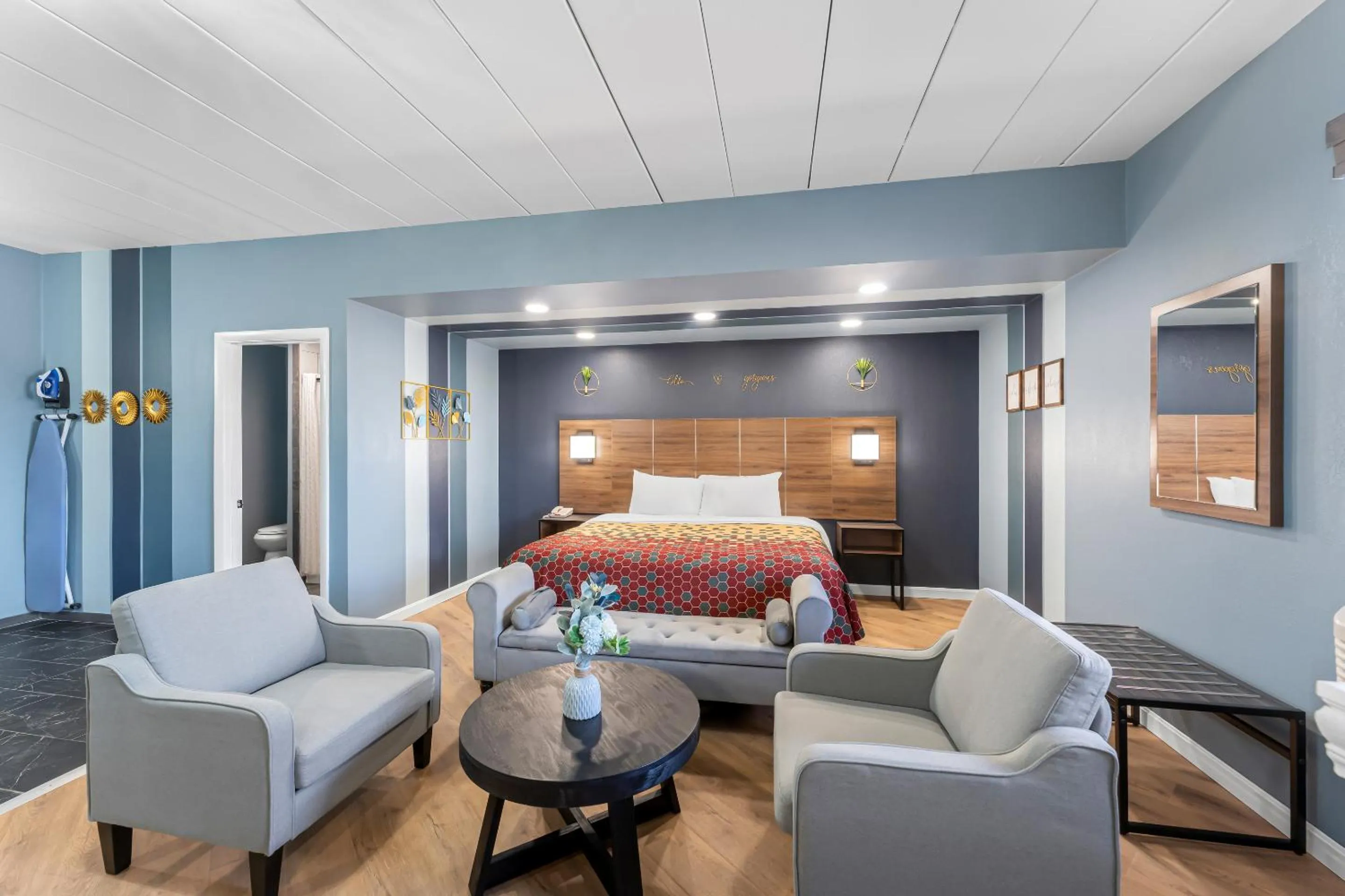 Bed in Econo Lodge Cranston - Providence