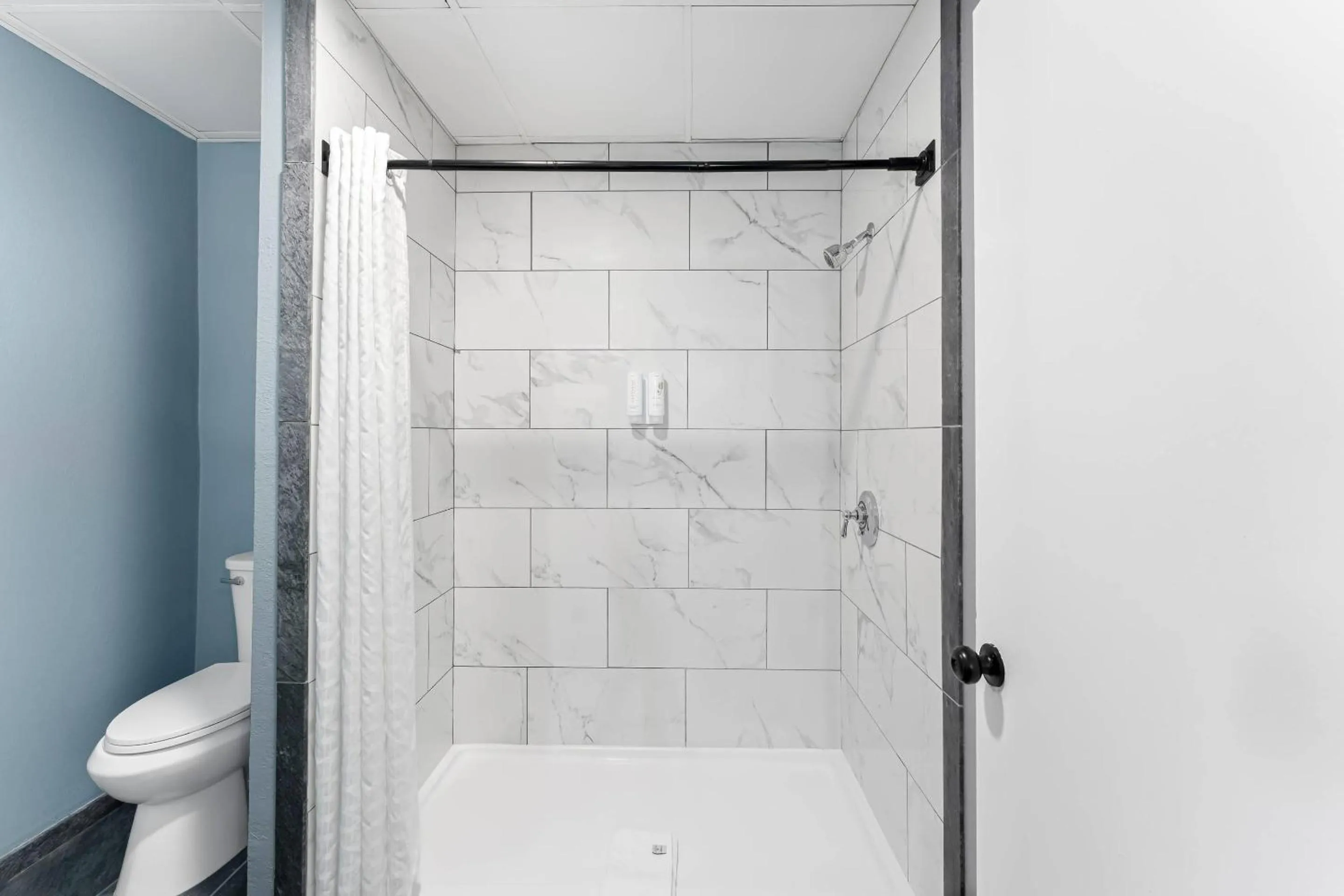 Bedroom in Econo Lodge Cranston - Providence