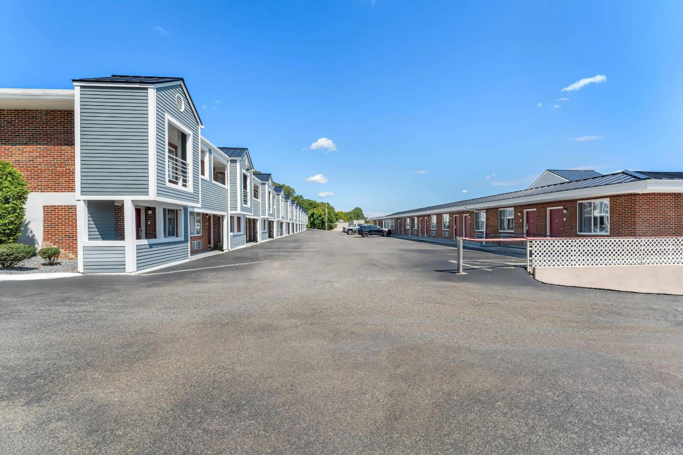 Property building in Econo Lodge Cranston - Providence