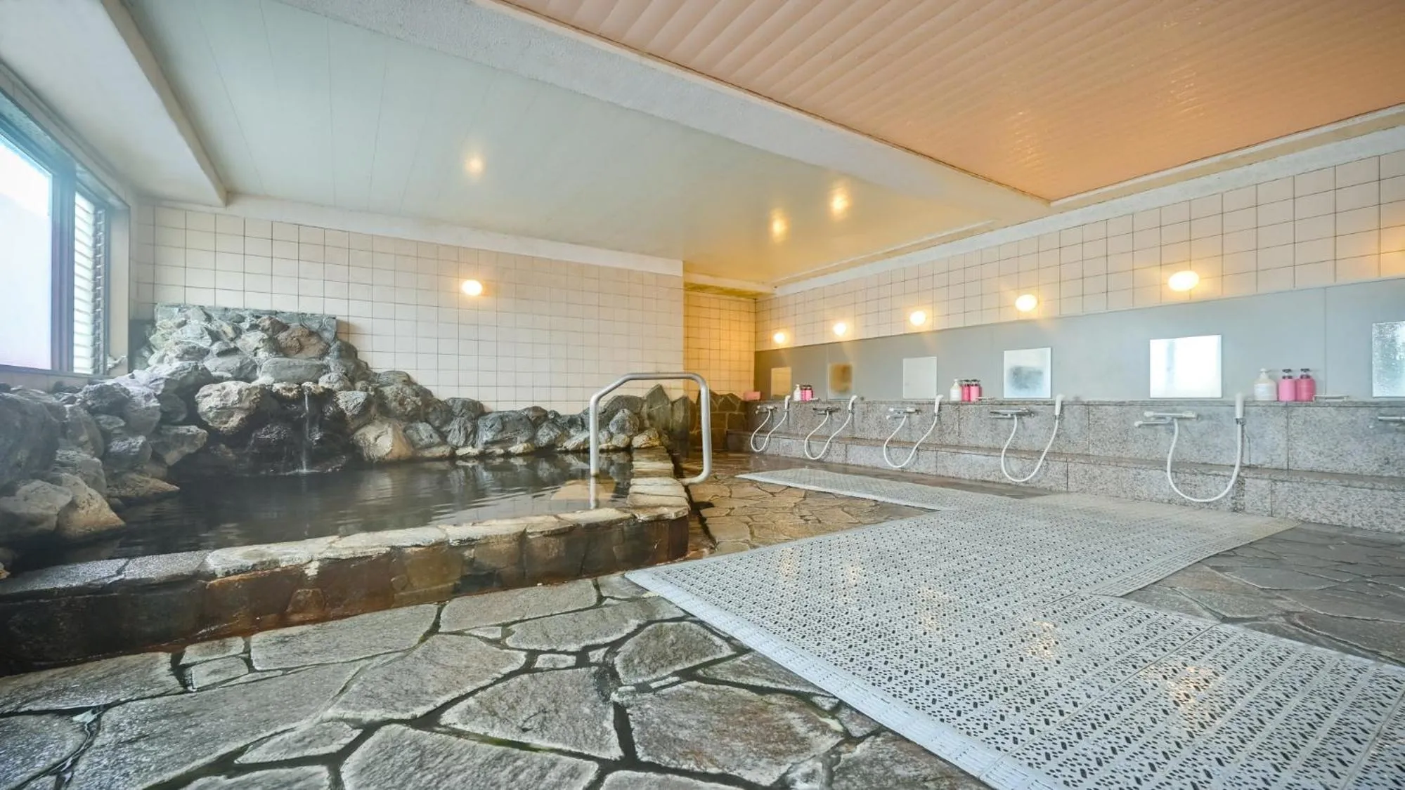 Public Bath in Hotel Sun Valley Annex