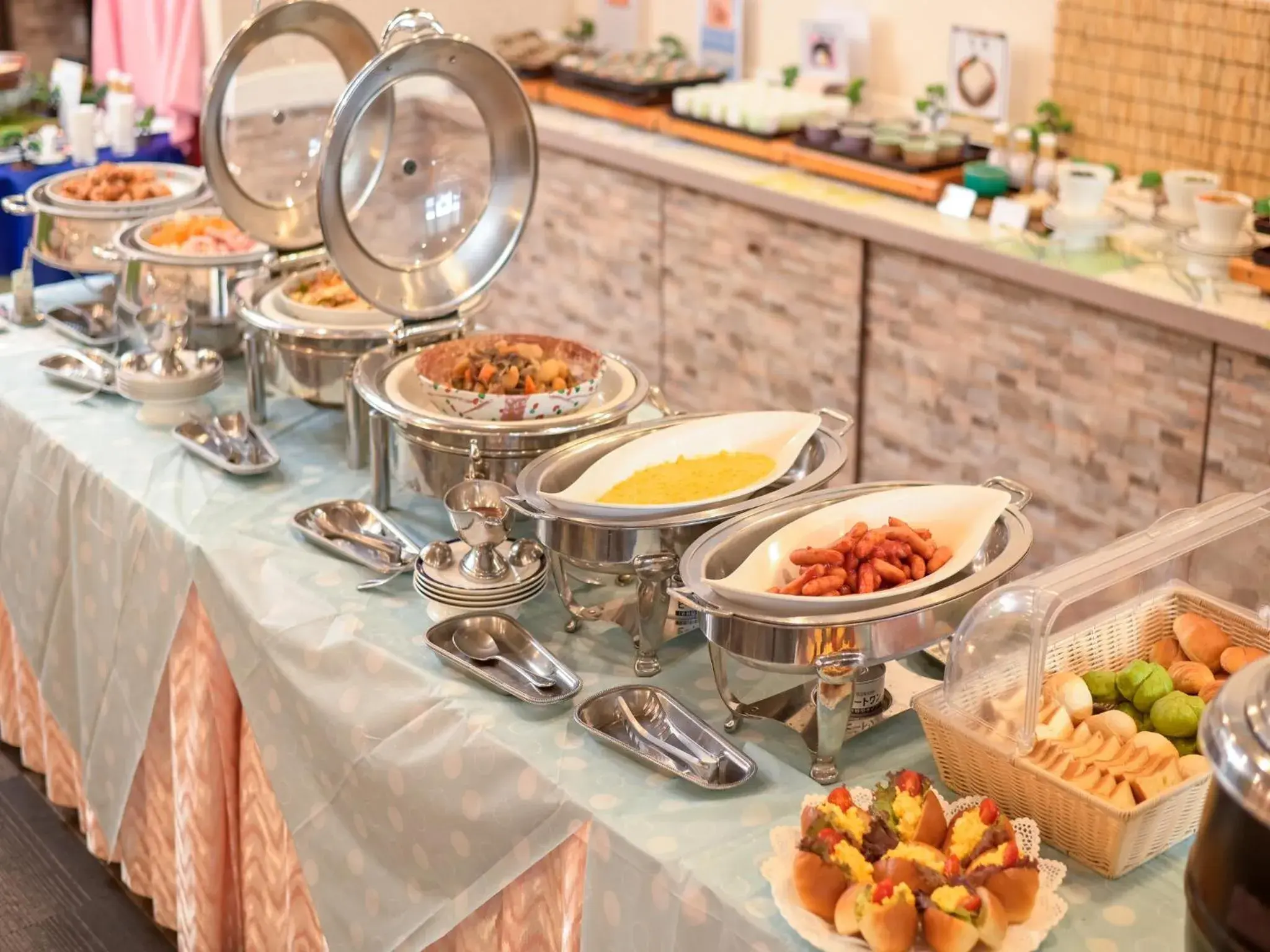 Breakfast in Hotel Sun Valley Annex Breakfast in Hotel Sun Valley Annex