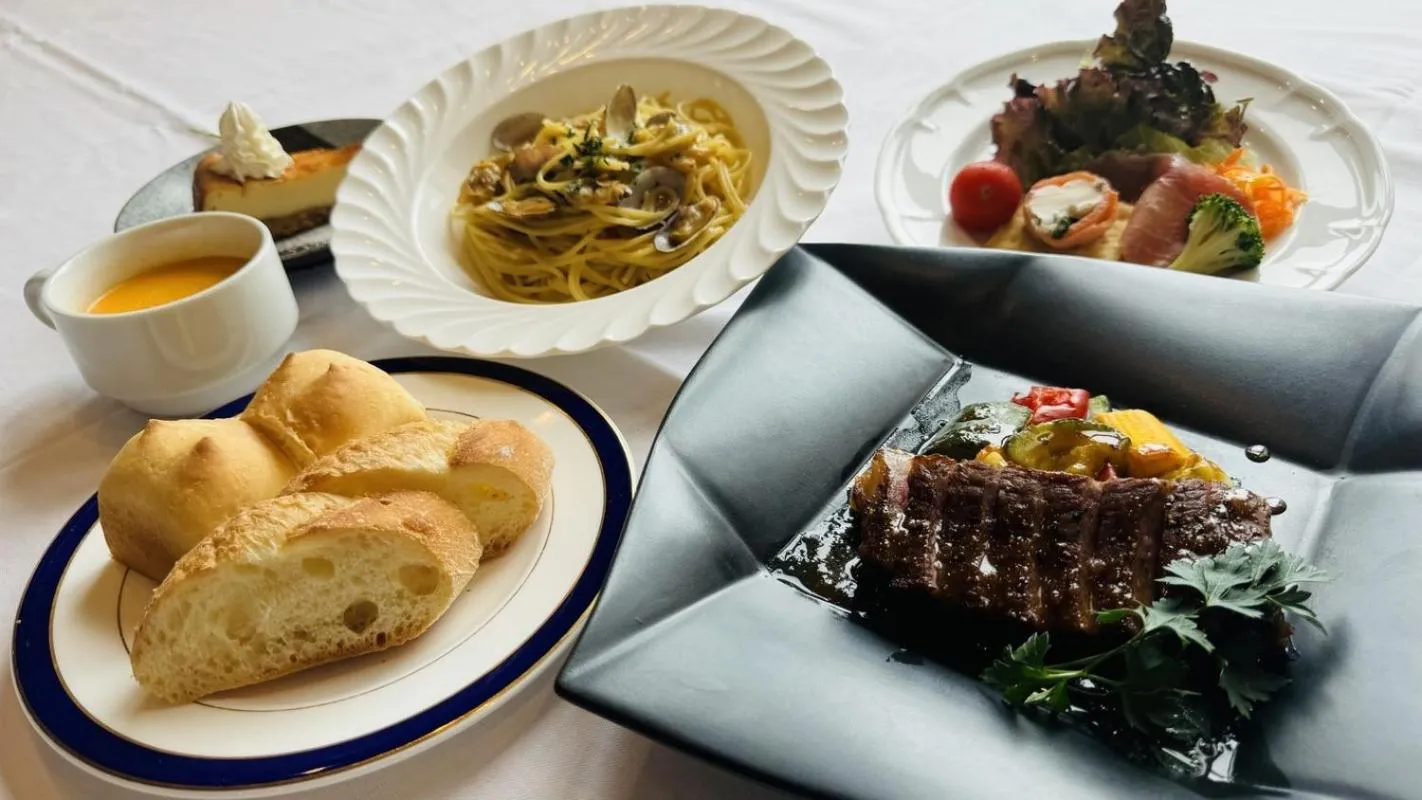 Food and drinks in Hotel Sun Valley Annex