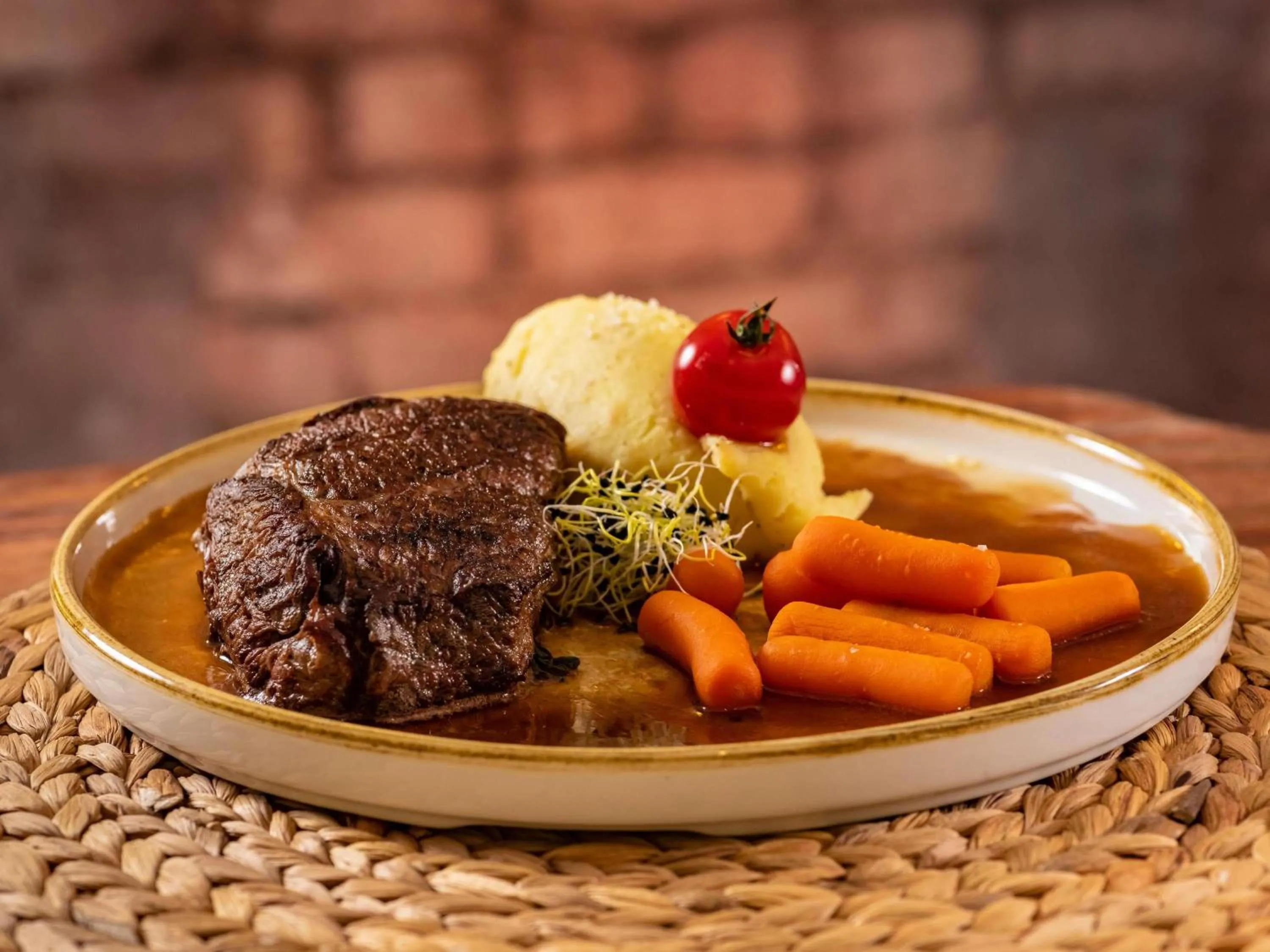 Restaurant/places to eat in Mercure Bourg En Bresse