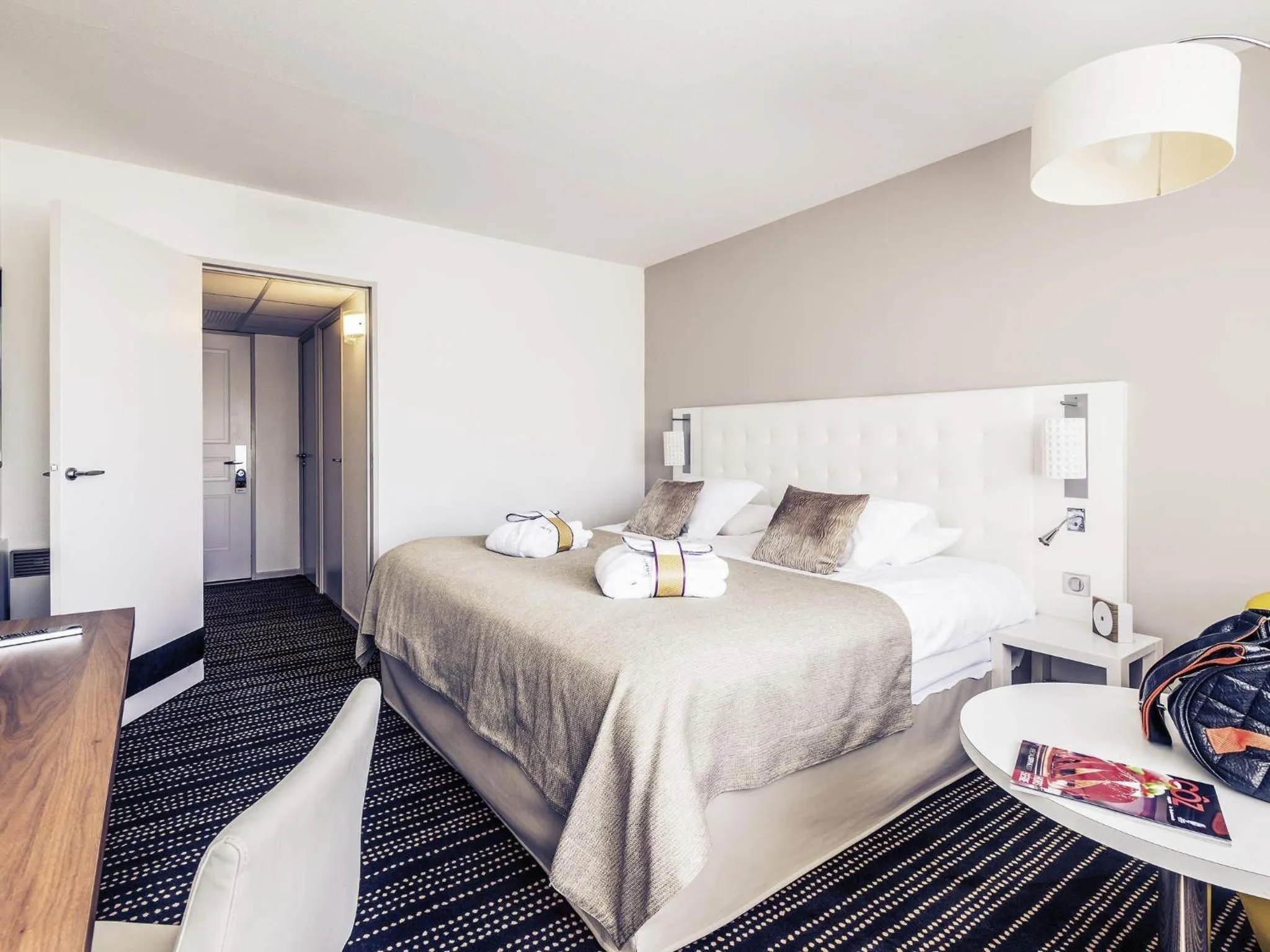 Bedroom, Bed in Mercure Bourg En Bresse