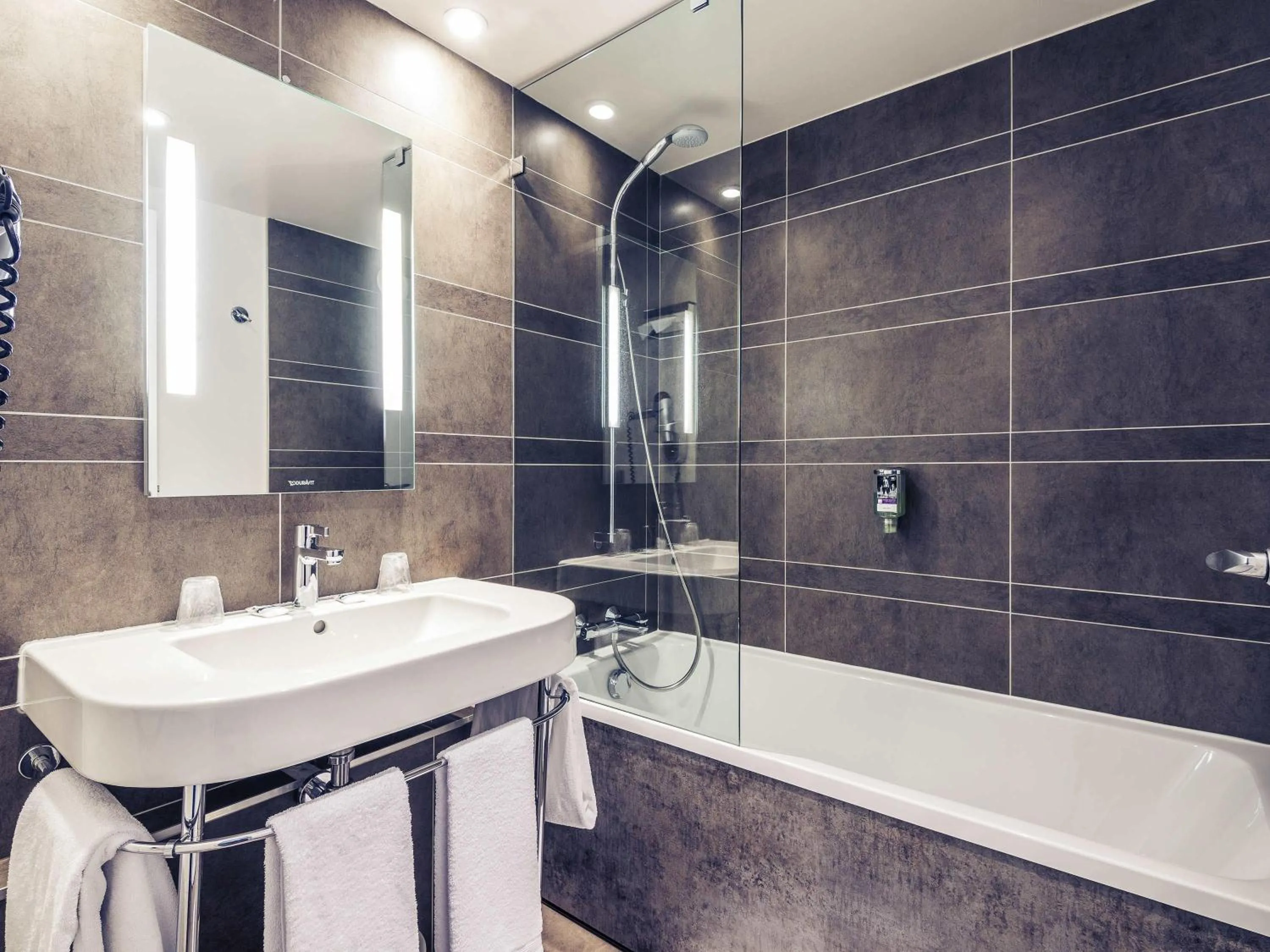 Bedroom in Mercure Bourg En Bresse