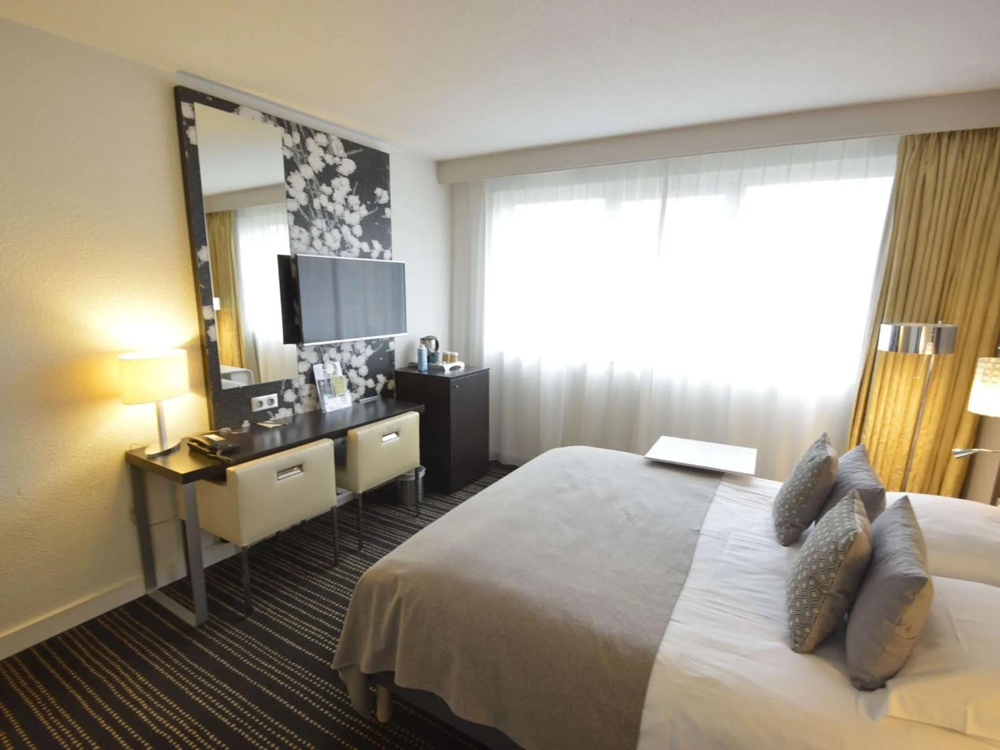 Bedroom, Bed in Mercure Bourg En Bresse