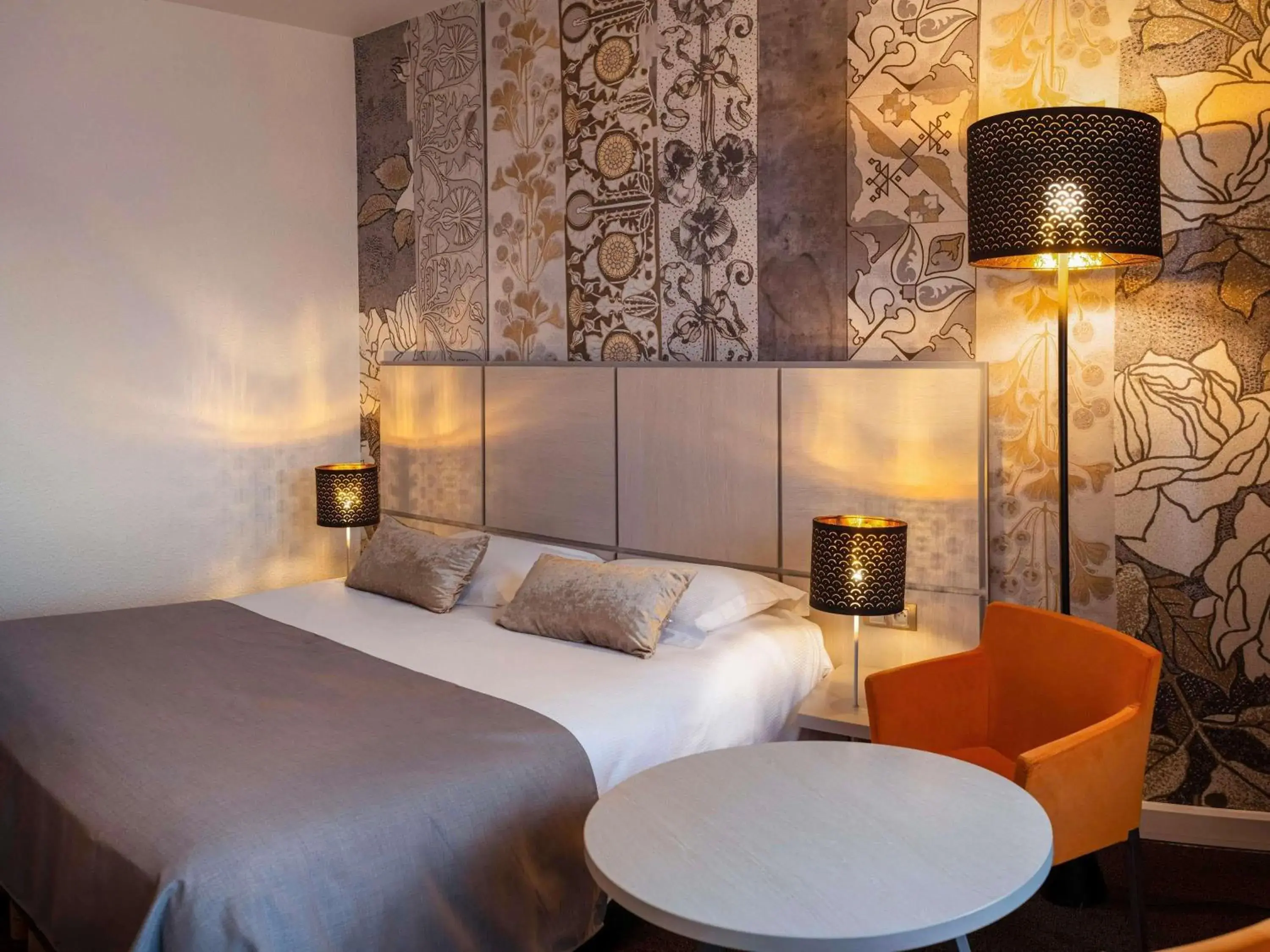 Bedroom, Bed in Mercure Bourg En Bresse Bedroom, Bed in Mercure Bourg En Bresse