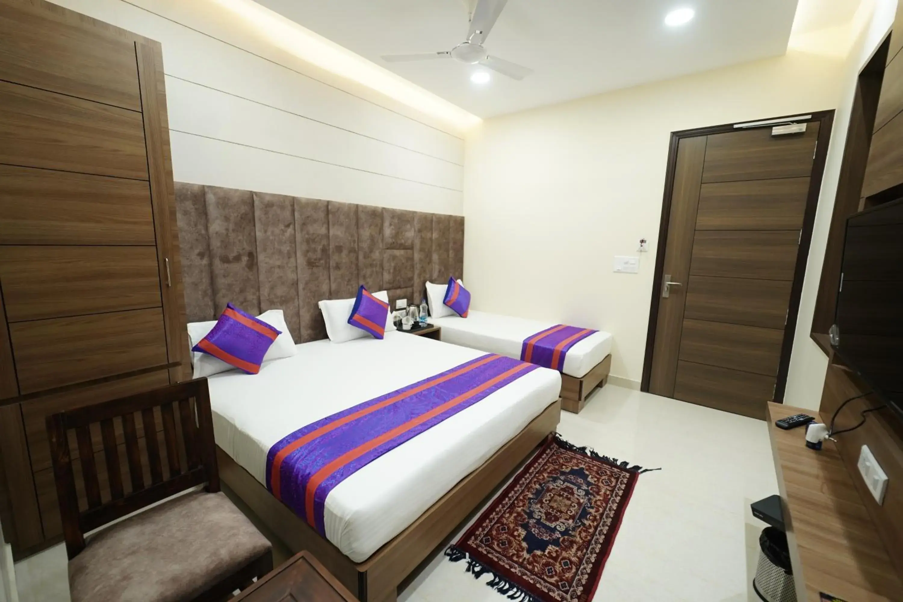 Triple Room with Bathroom in hotel s.s royal Triple Room with Bathroom in hotel s.s royal