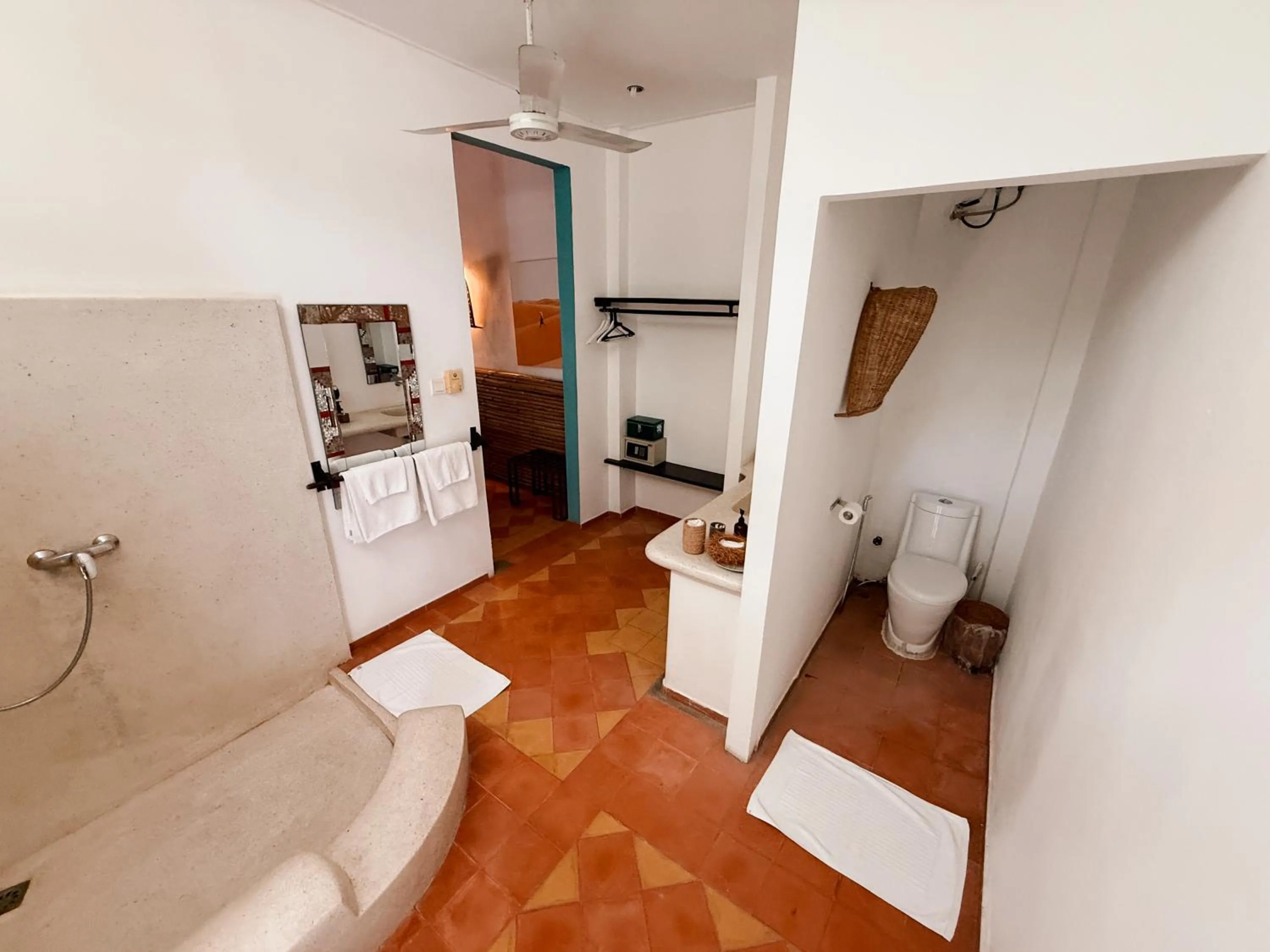 Toilet in Maison 557