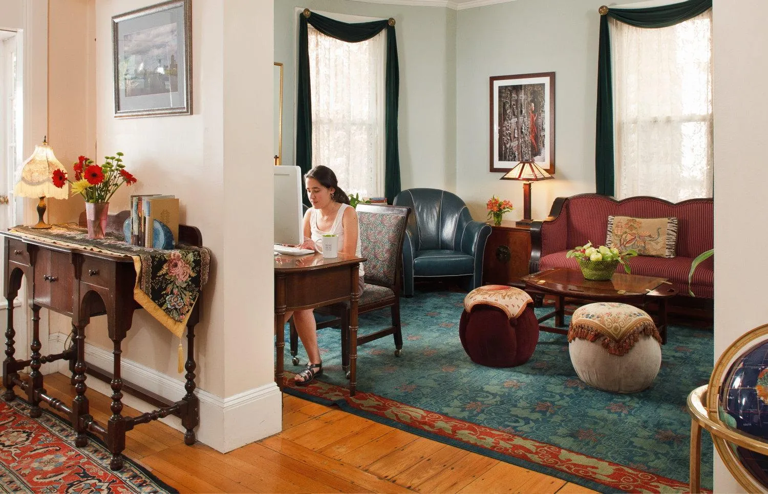 Lobby or reception in Irving House at Harvard