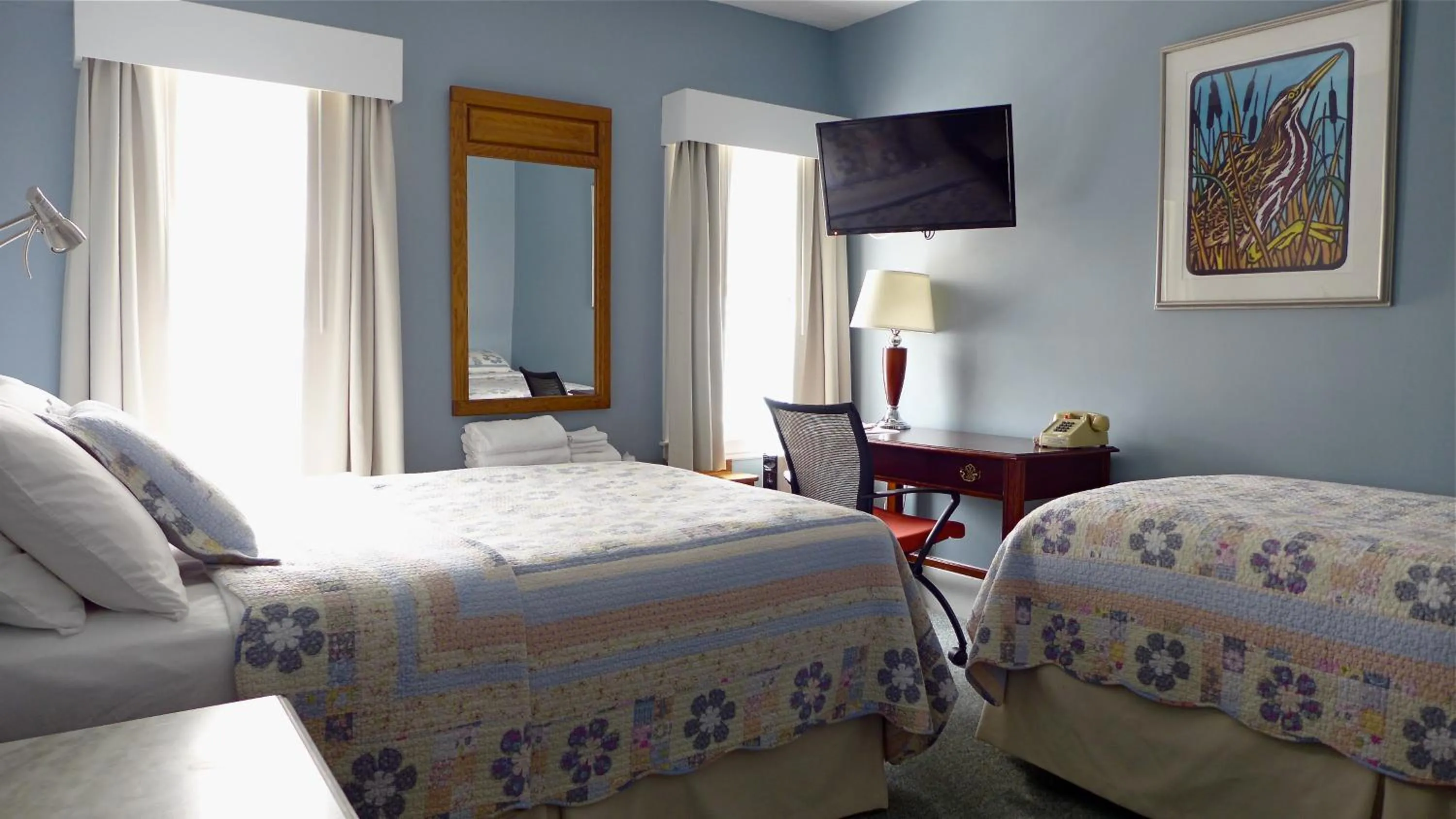 Photo of the whole room, Bed in Irving House at Harvard