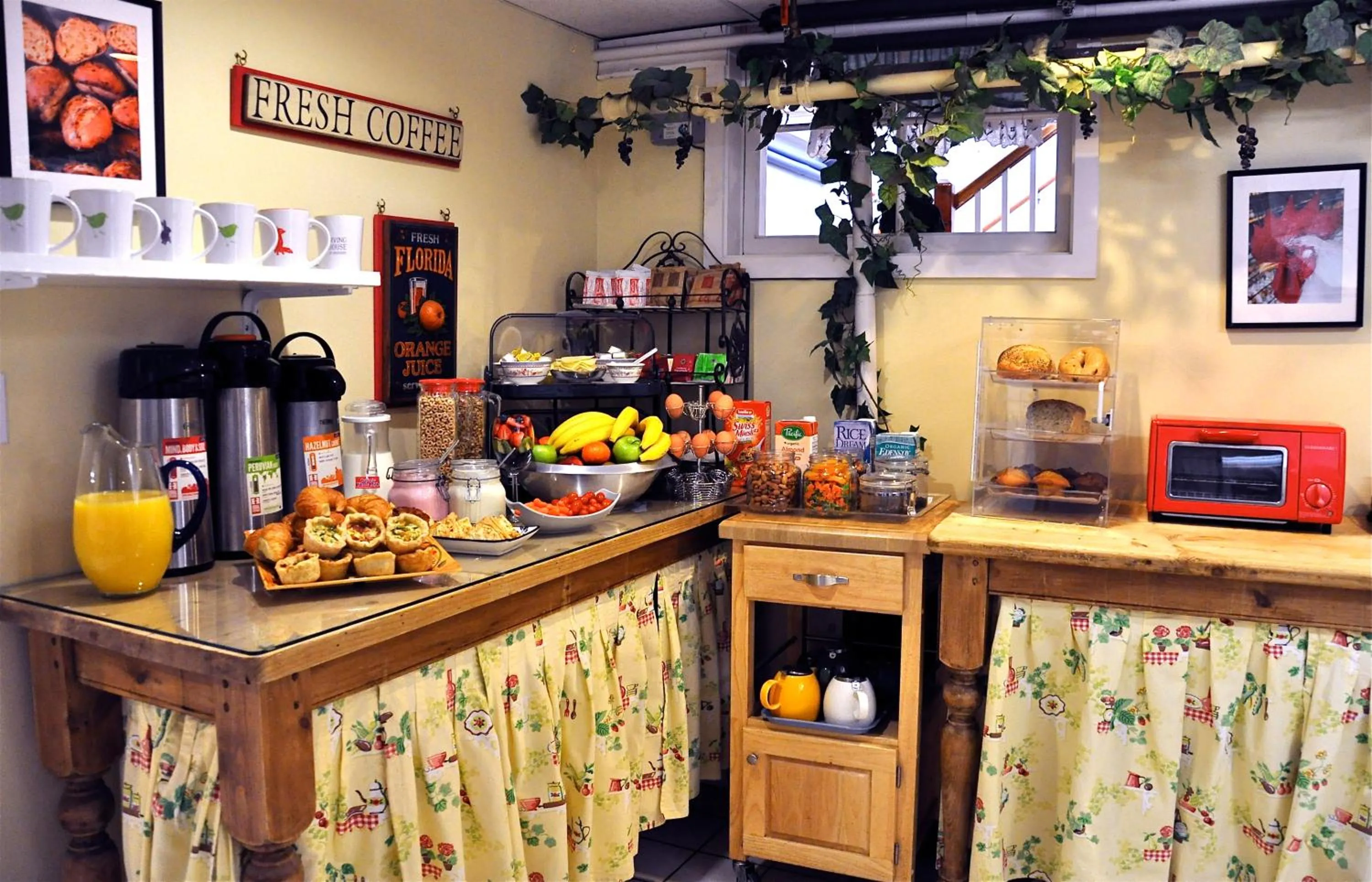 Breakfast in Irving House at Harvard