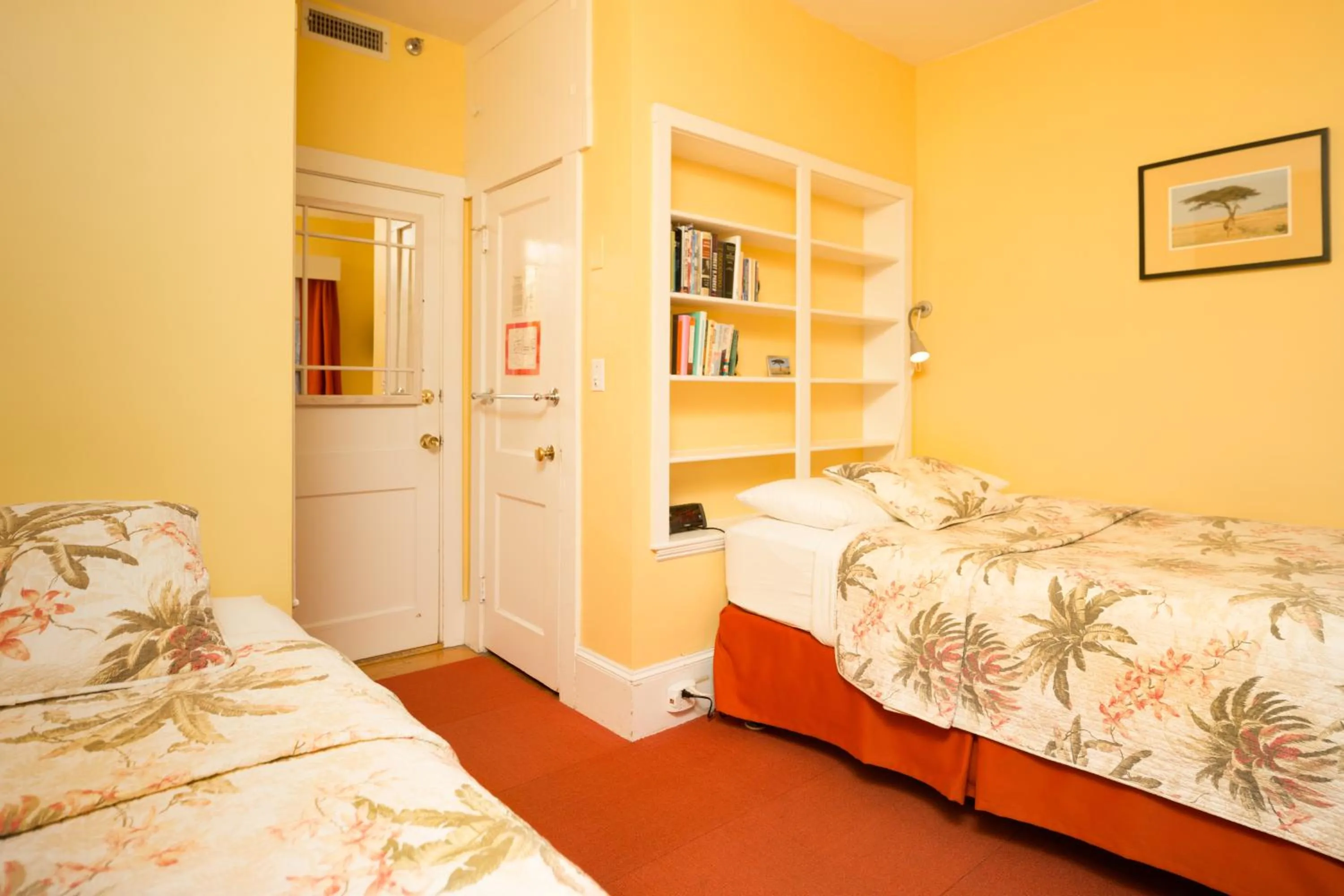 Photo of the whole room, Bed in Irving House at Harvard