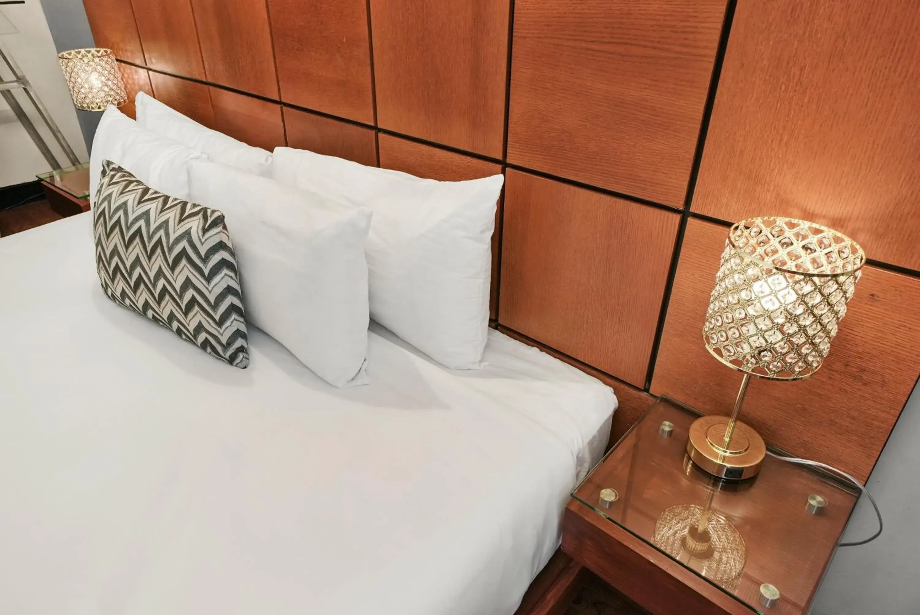 Bedroom, Bed in Chesterfield Hotel & Suites Bedroom, Bed in Chesterfield Hotel & Suites