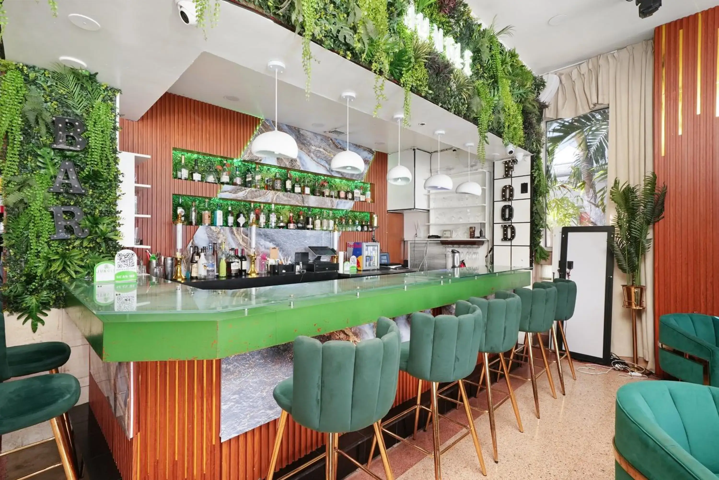 Lounge or bar in Chesterfield Hotel & Suites Lounge or bar in Chesterfield Hotel & Suites