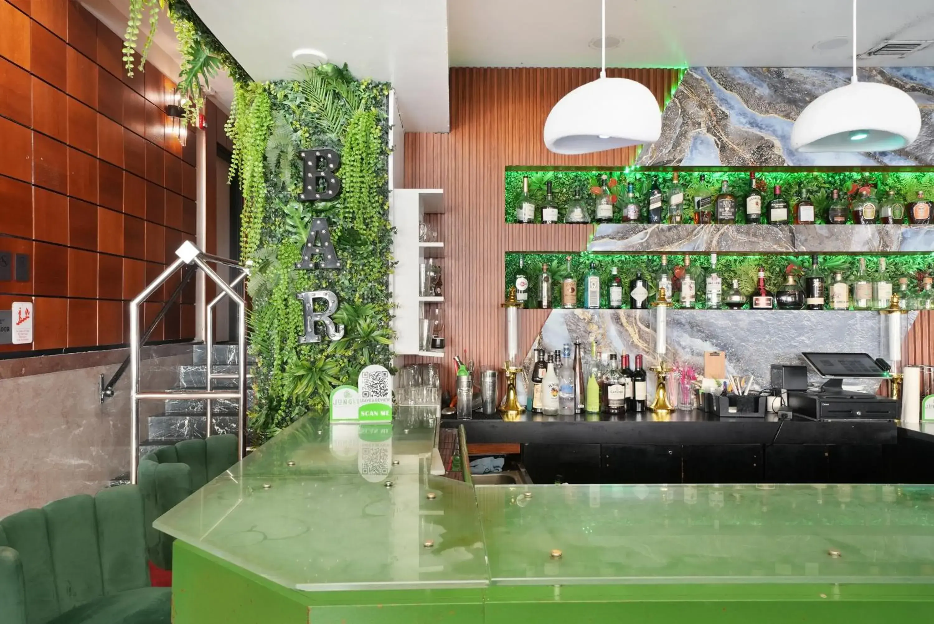 Lounge or bar in Chesterfield Hotel & Suites Lounge or bar in Chesterfield Hotel & Suites