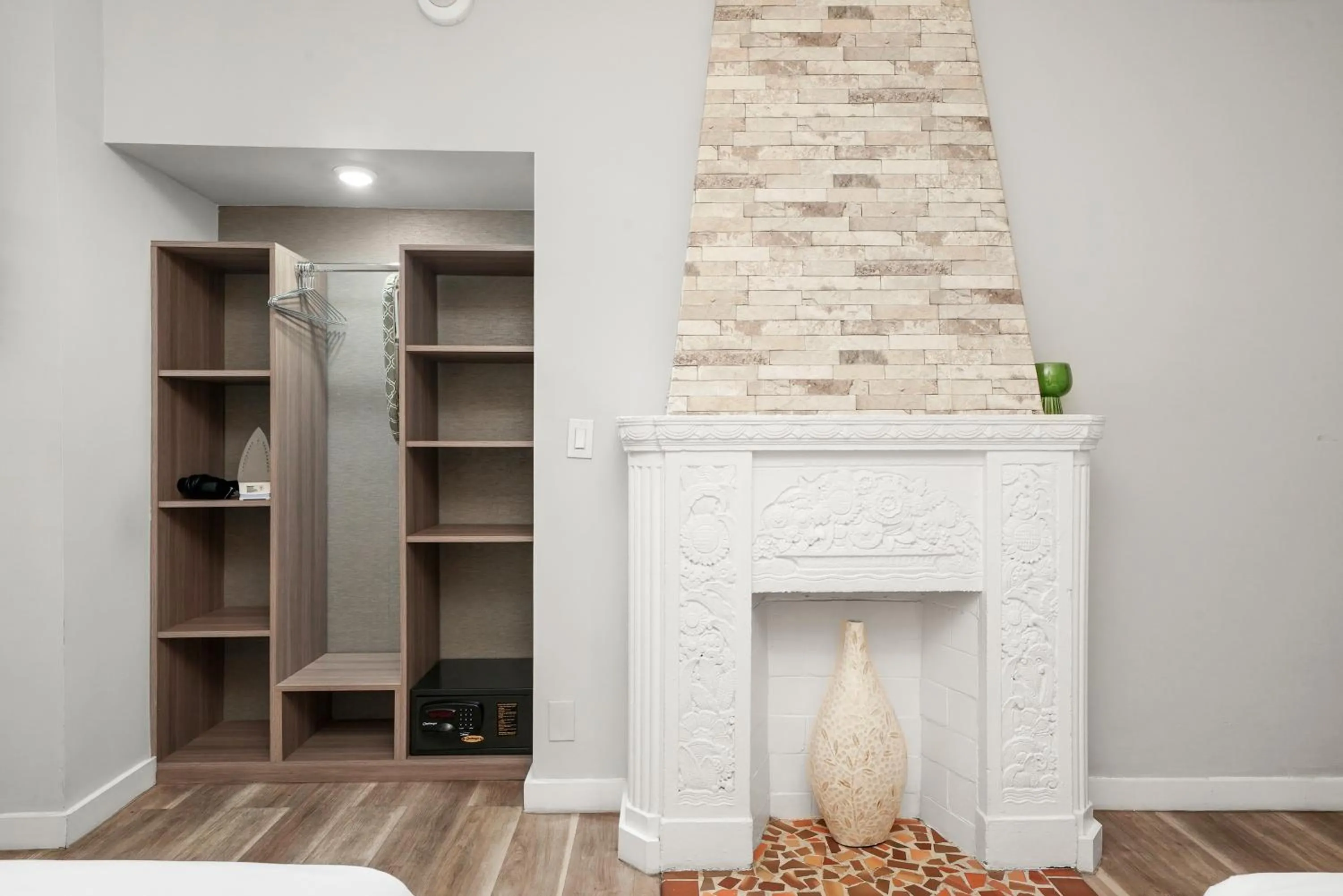 wardrobe in Chesterfield Hotel & Suites