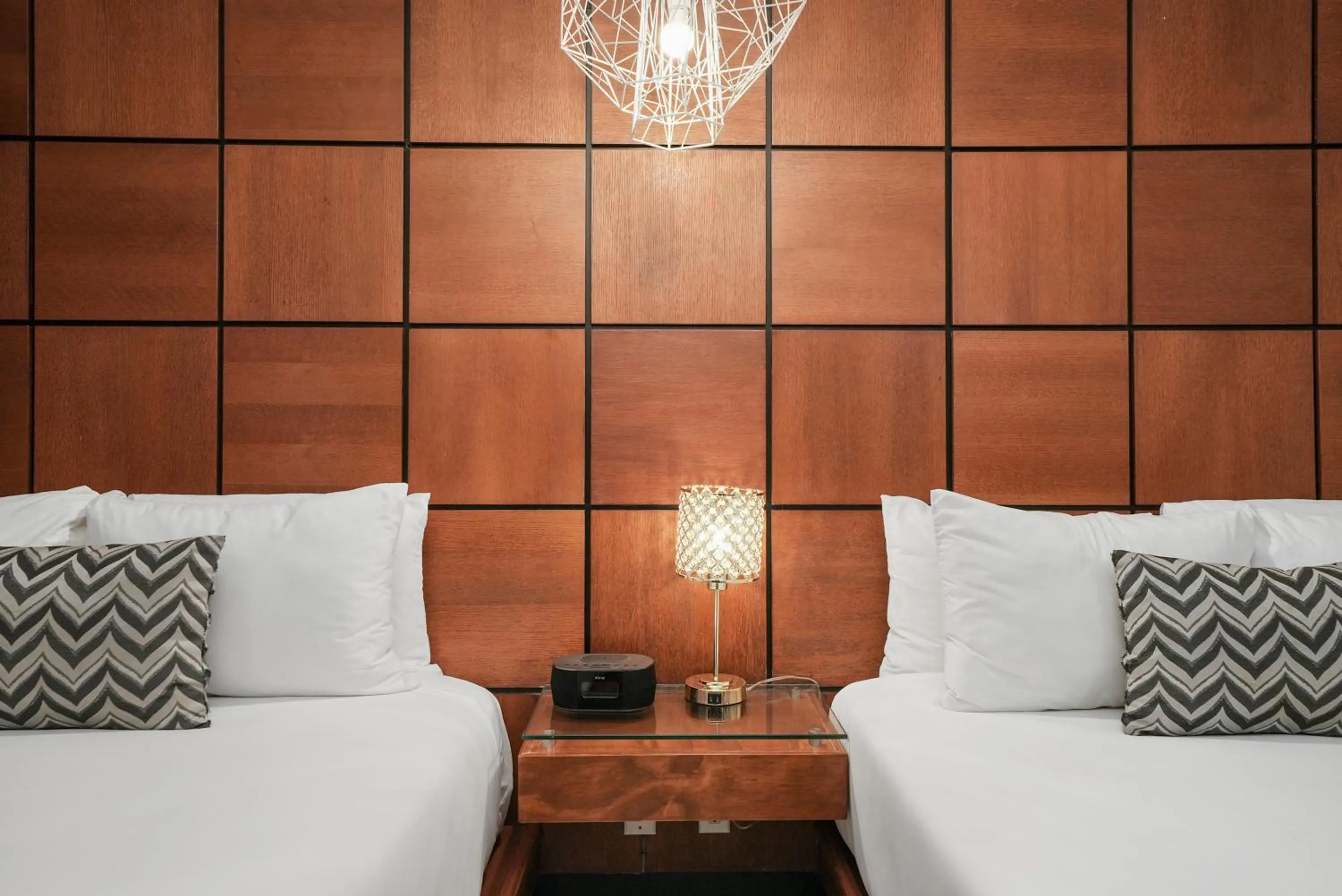 Bedroom, Bed in Chesterfield Hotel & Suites