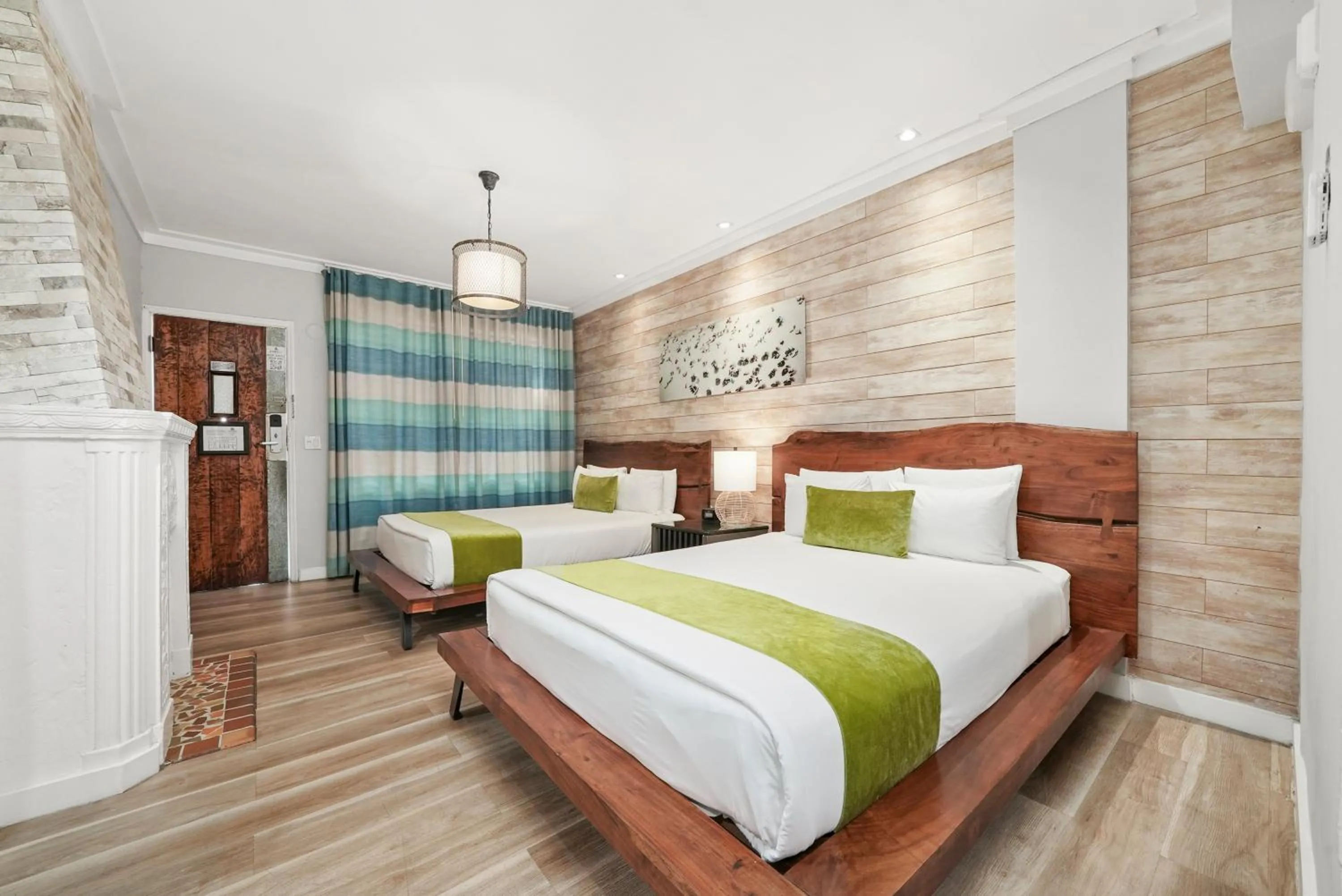 Bedroom, Bed in Chesterfield Hotel & Suites