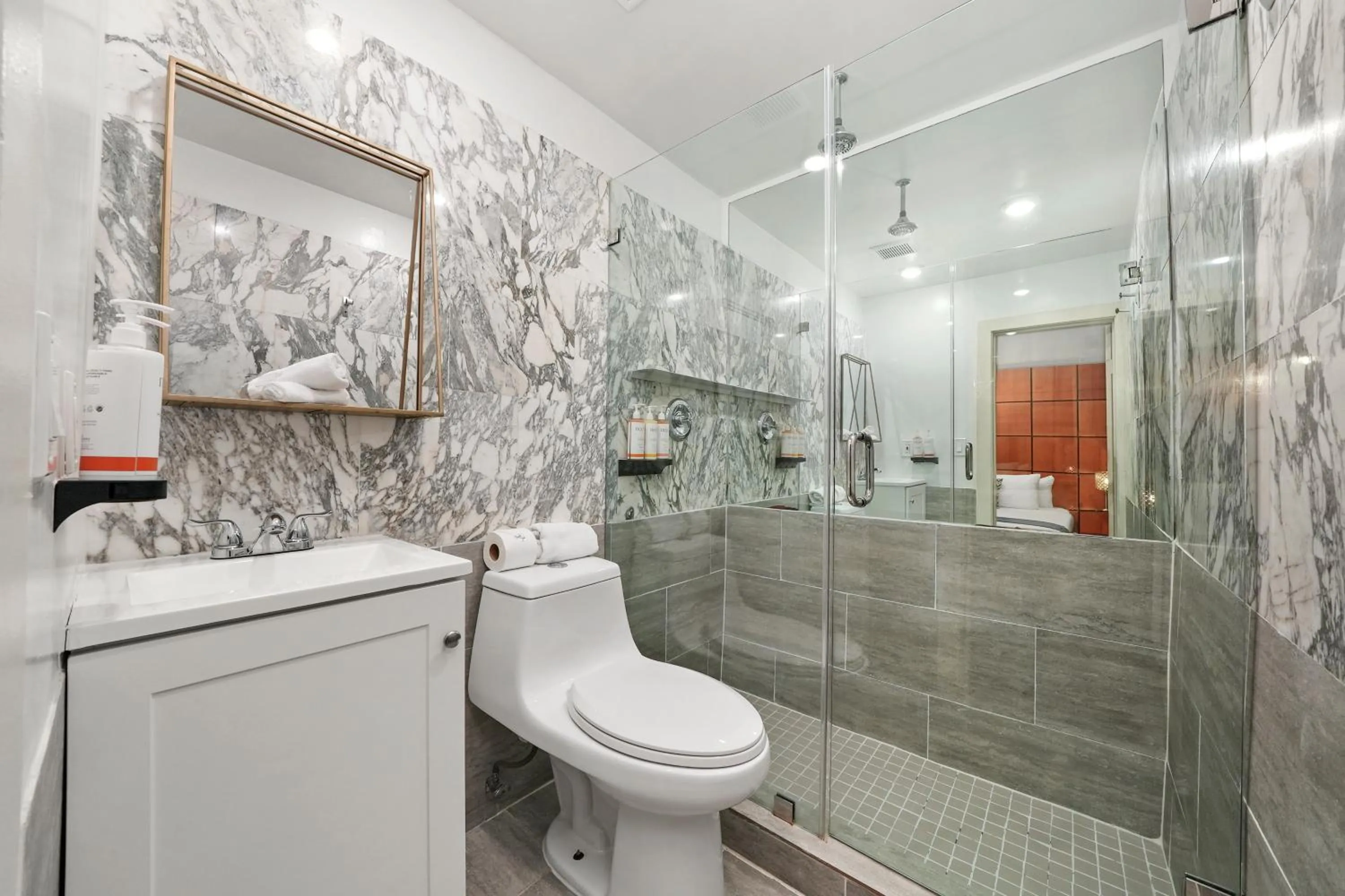 Bathroom in Chesterfield Hotel & Suites