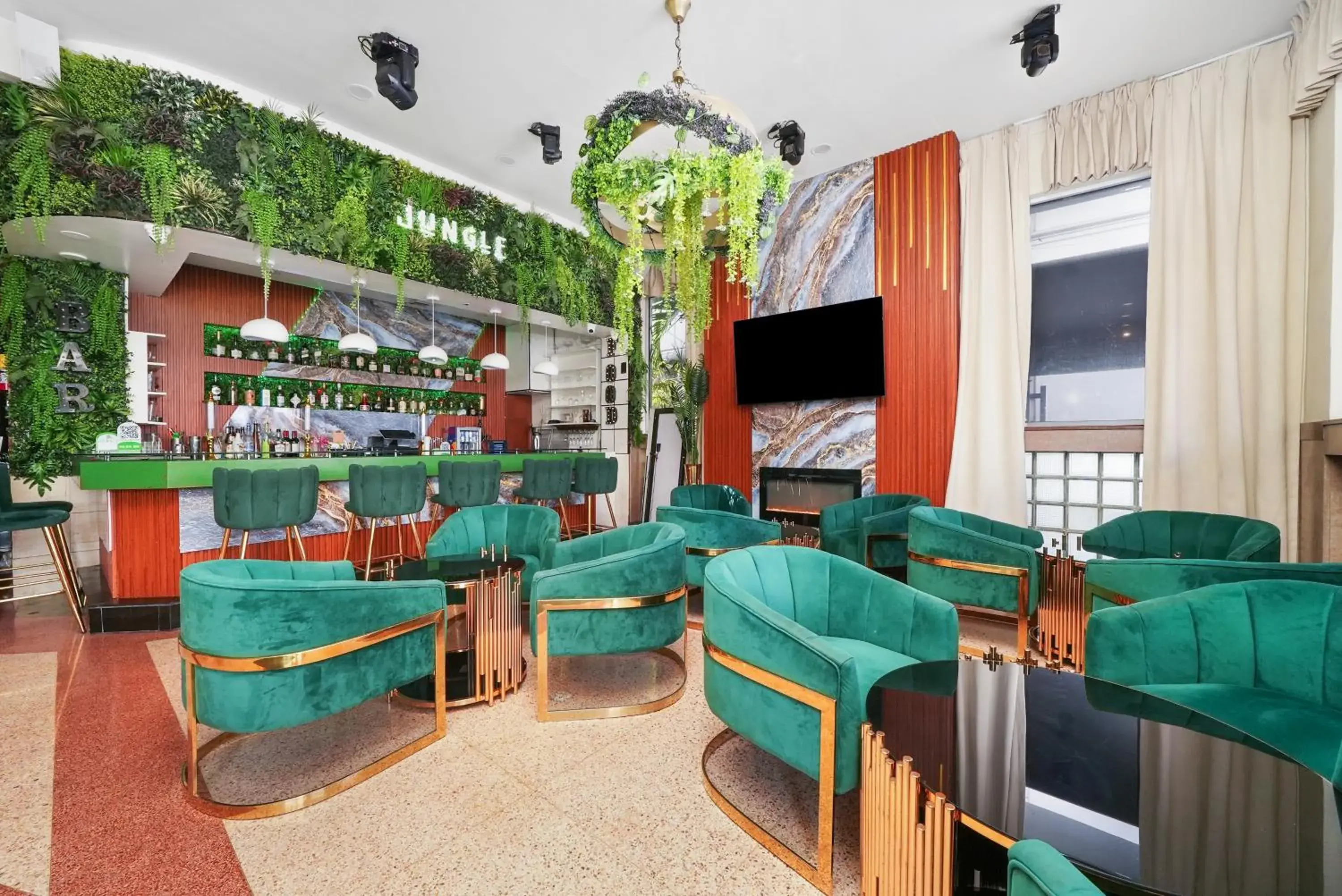 Lounge or bar in Chesterfield Hotel & Suites Lounge or bar in Chesterfield Hotel & Suites