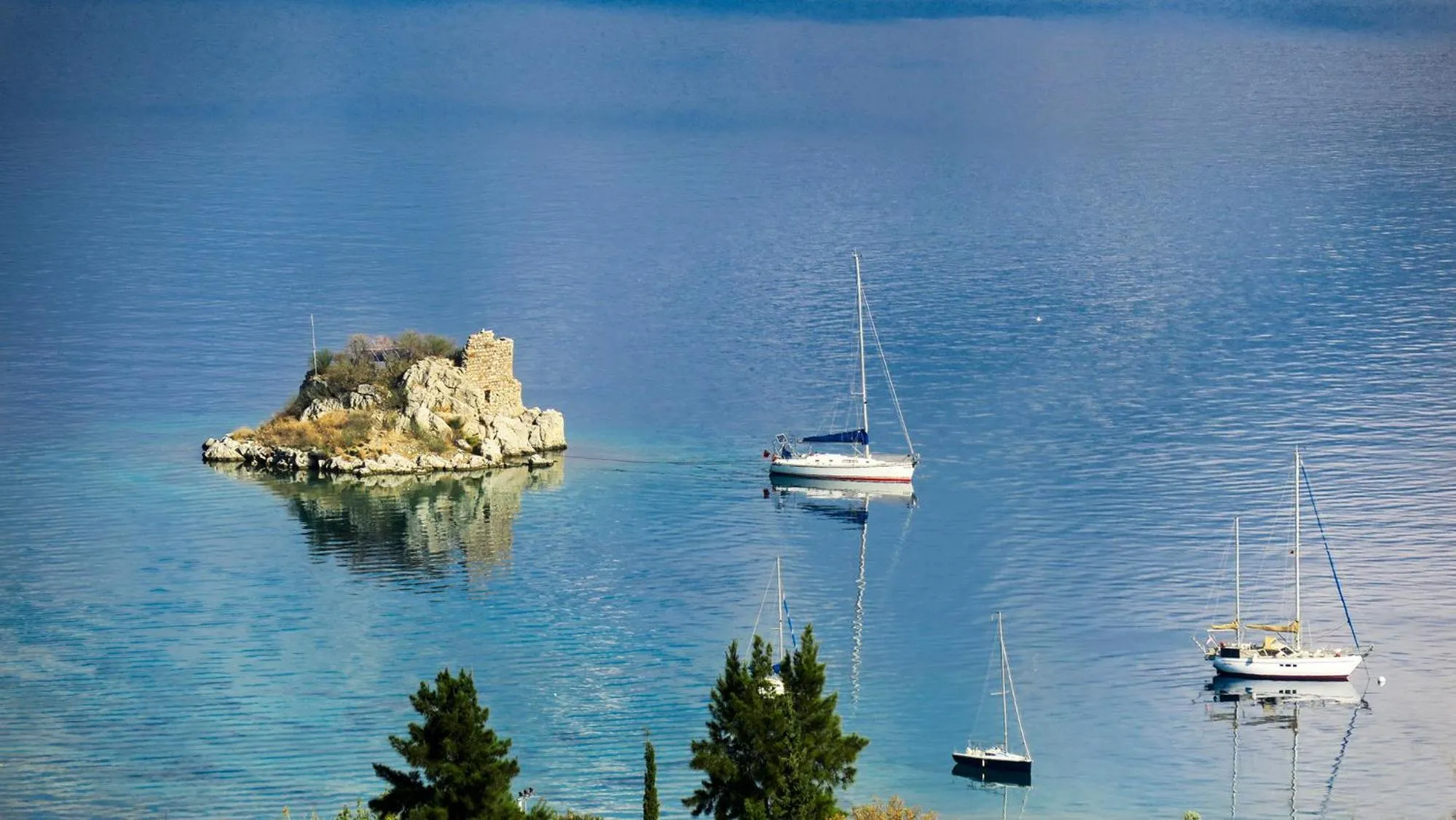 Summer in Swan Lake Hotel - Adult Only