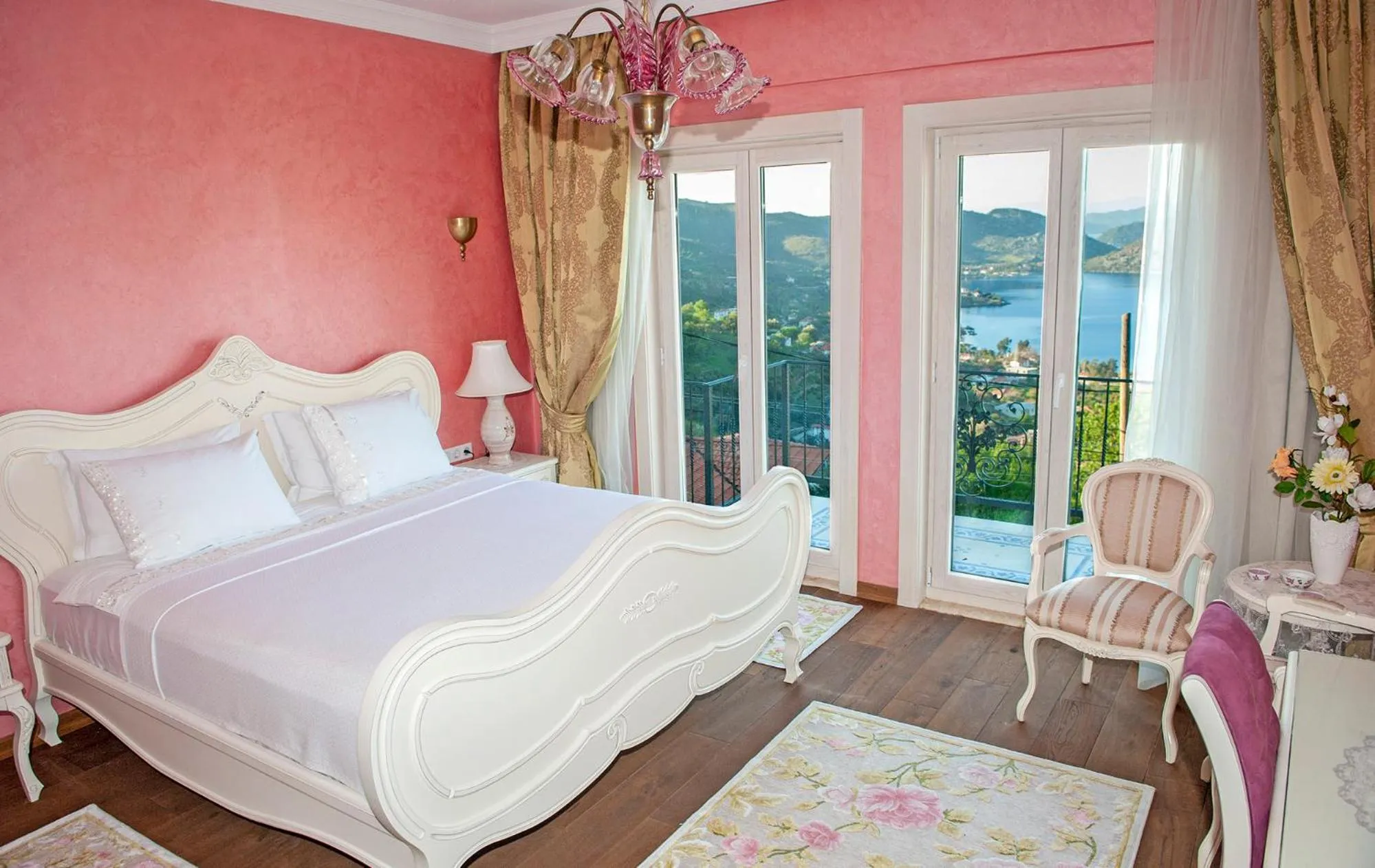 Bed in Swan Lake Hotel - Adult Only