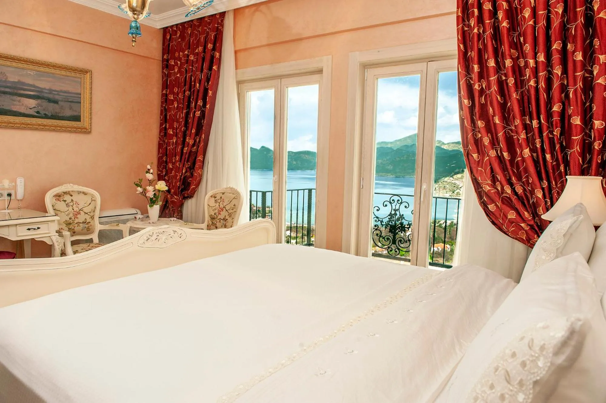 Bed in Swan Lake Hotel - Adult Only