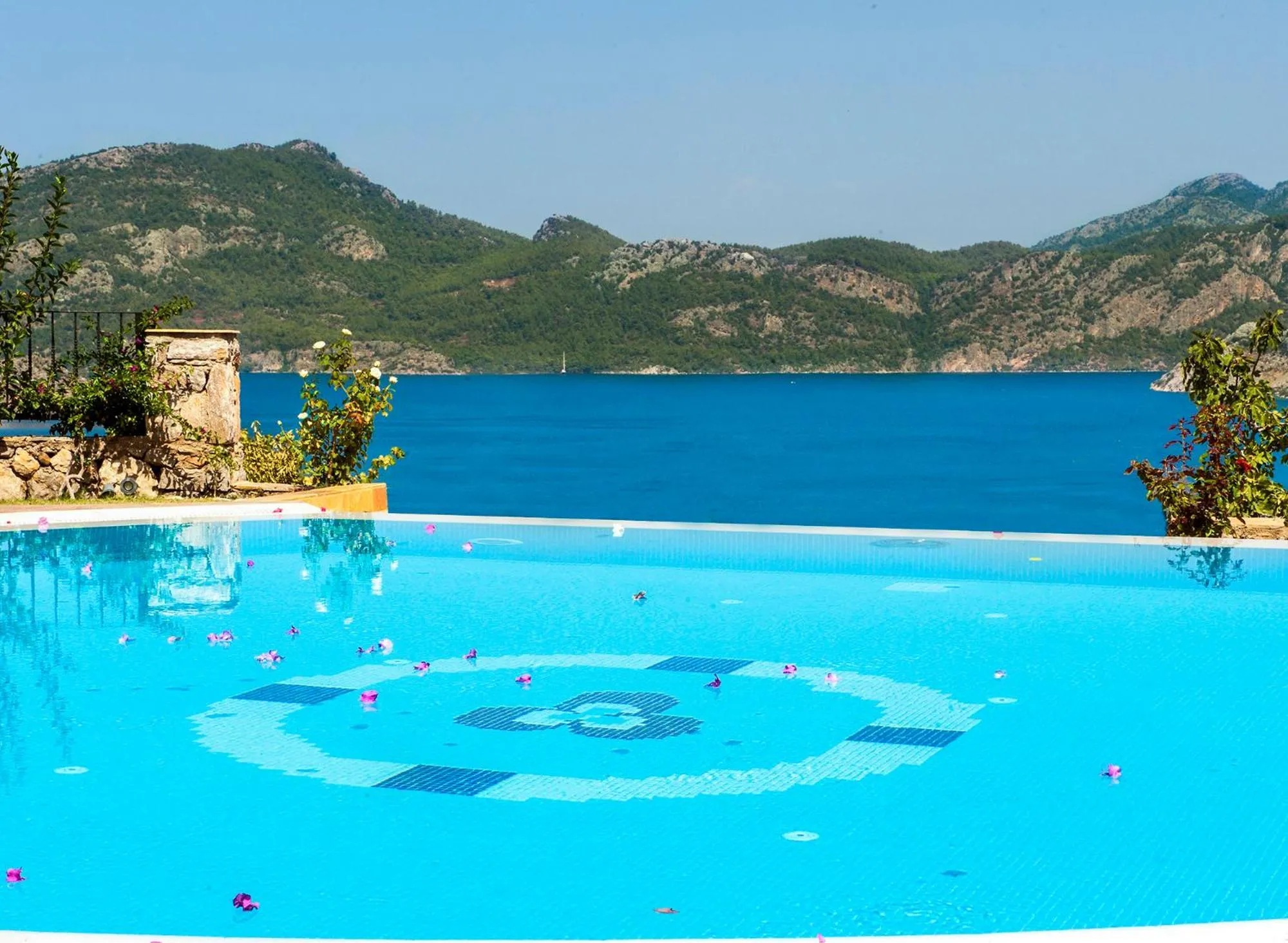 Property building in Swan Lake Hotel - Adult Only