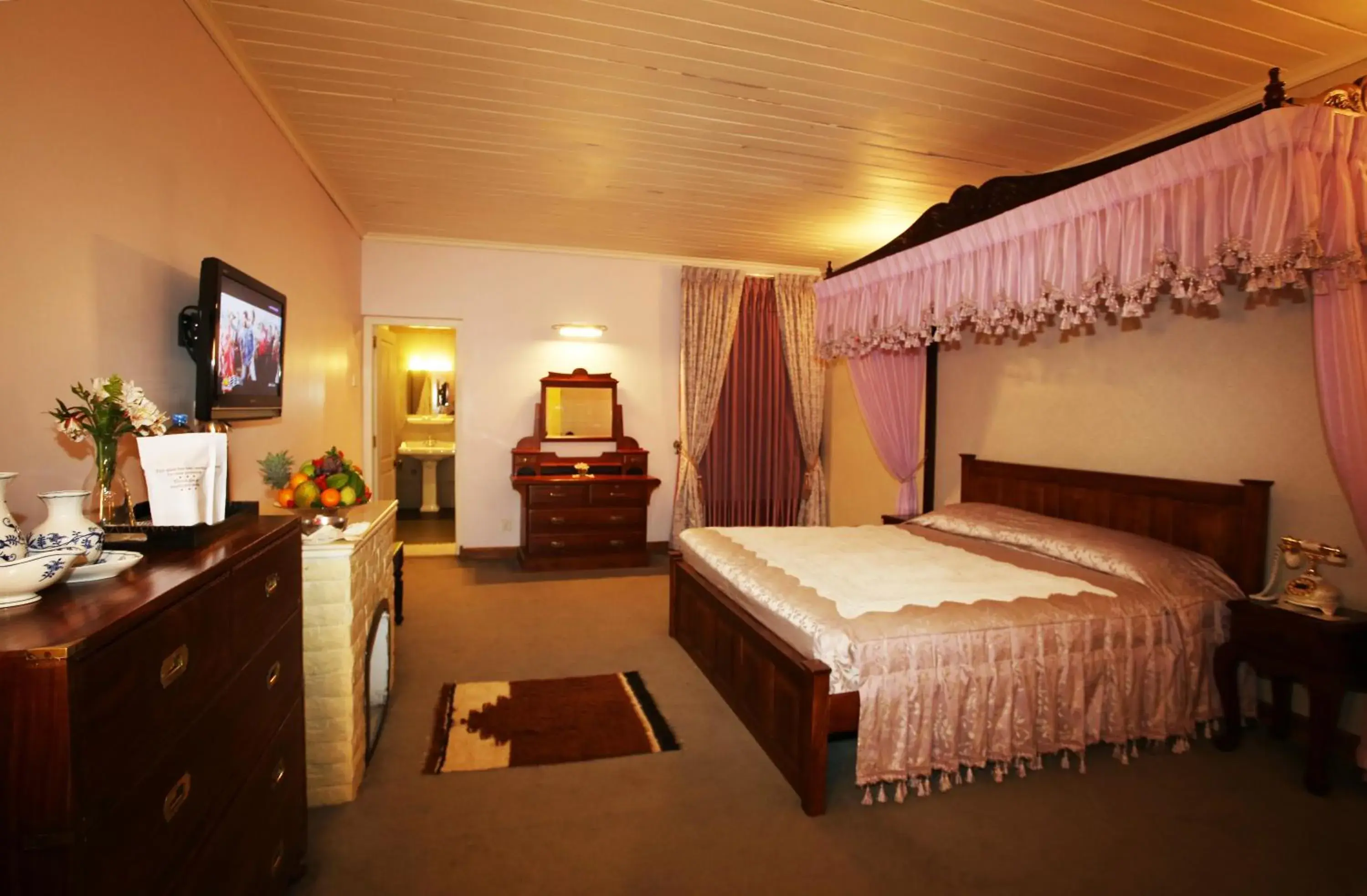 Photo of the whole room, Bed in The Firs Photo of the whole room, Bed in The Firs