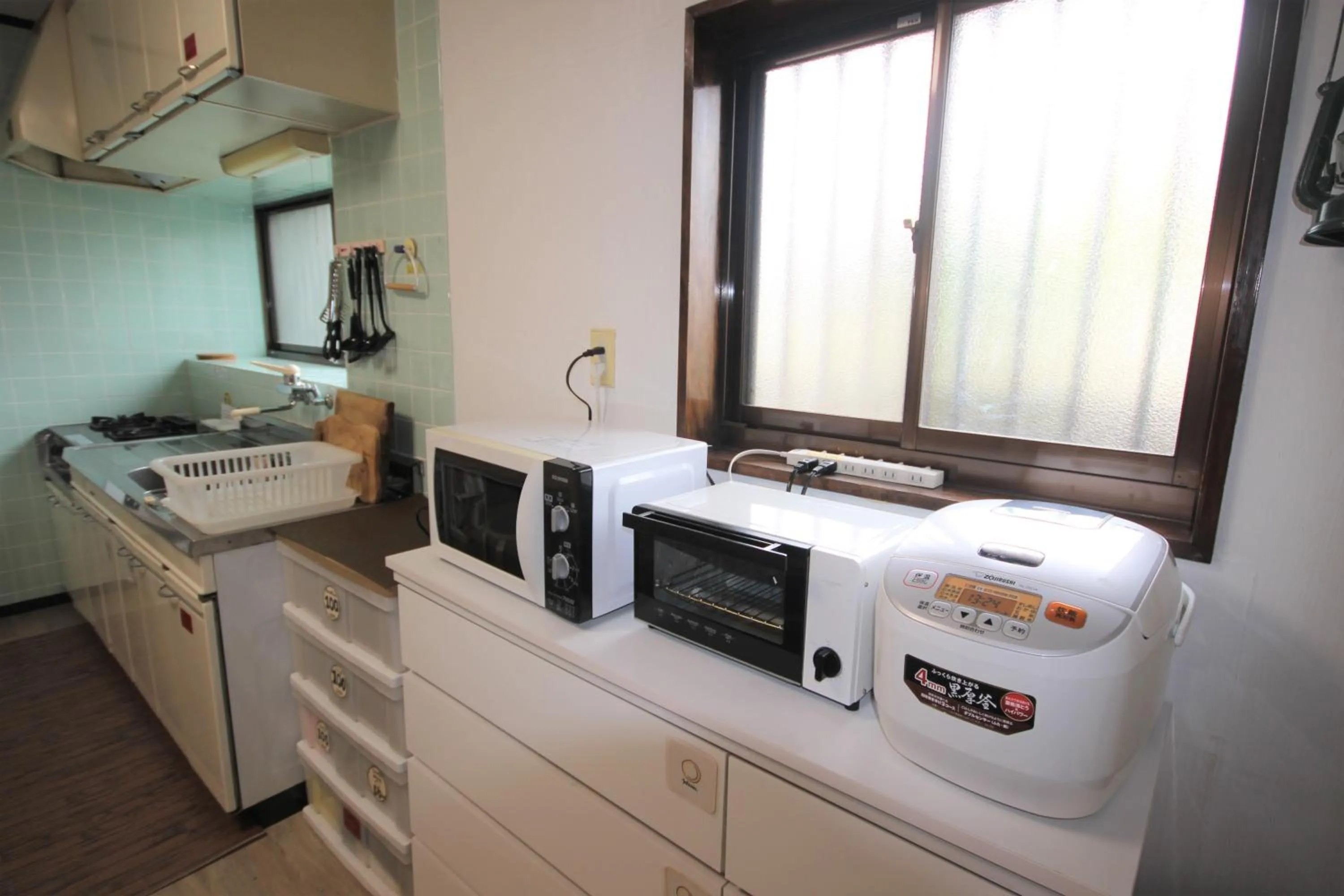 Communal kitchen in Guest House Asora