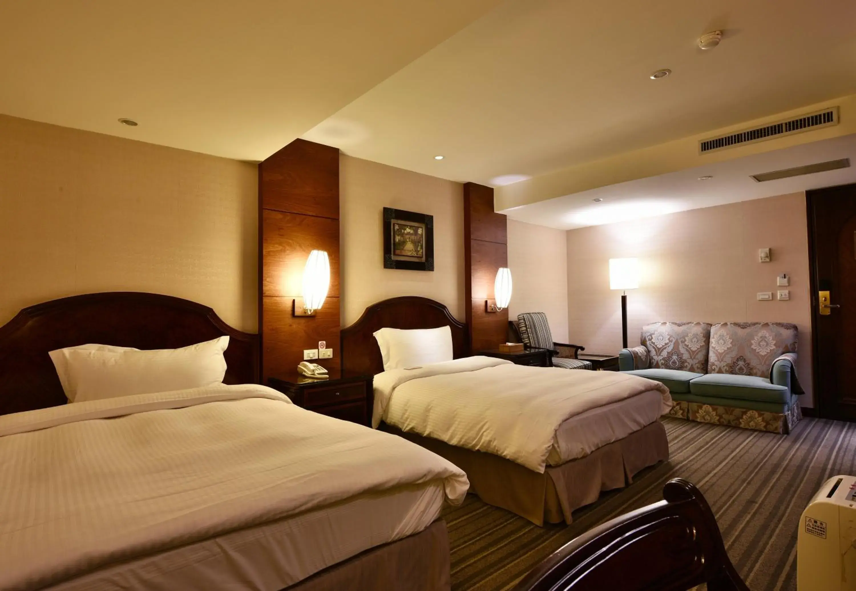 Bed in Waikoloa Hotel Bed in Waikoloa Hotel