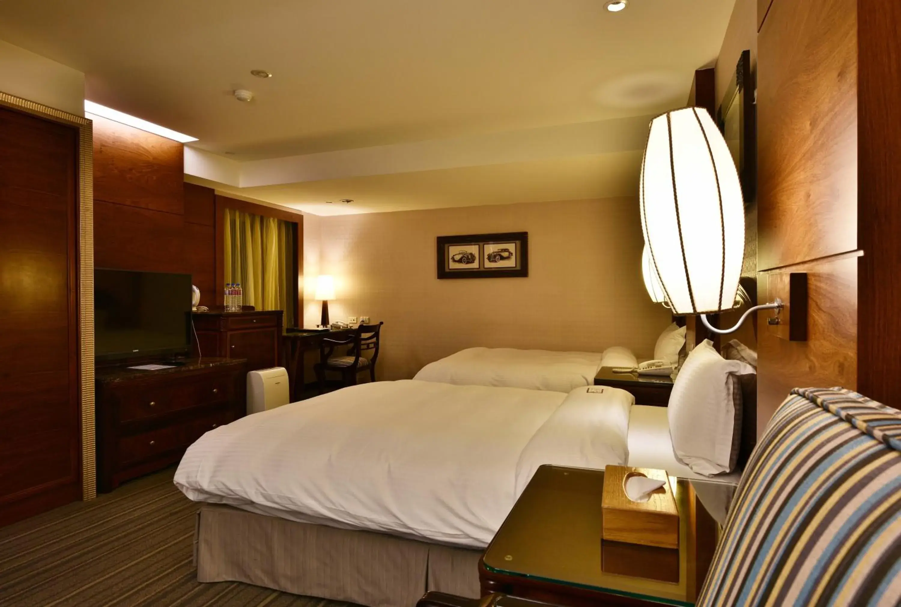 Bed in Waikoloa Hotel Bed in Waikoloa Hotel