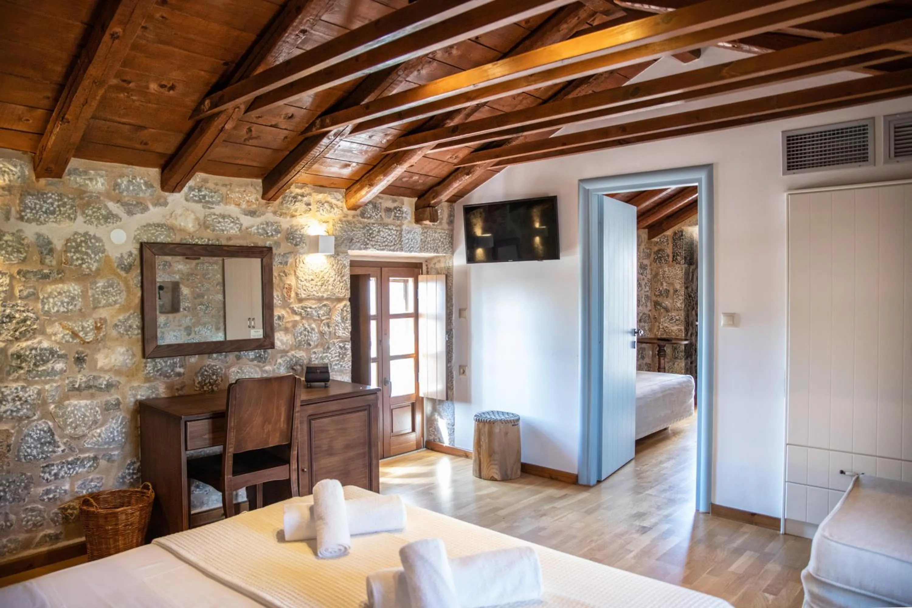 Trapela Areopolis, Boutique Hotel