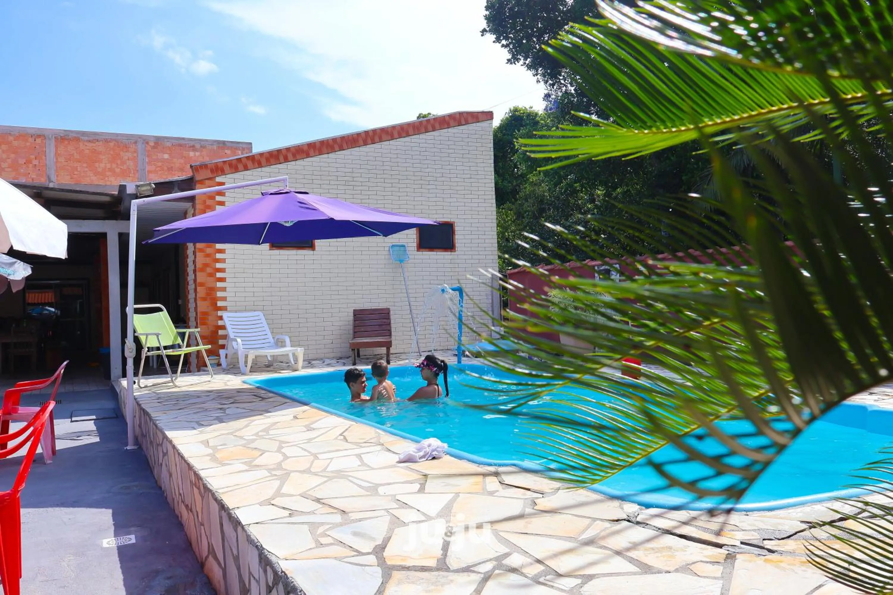 Recanto Pousada JU&JU com piscina COMPARTILHADA