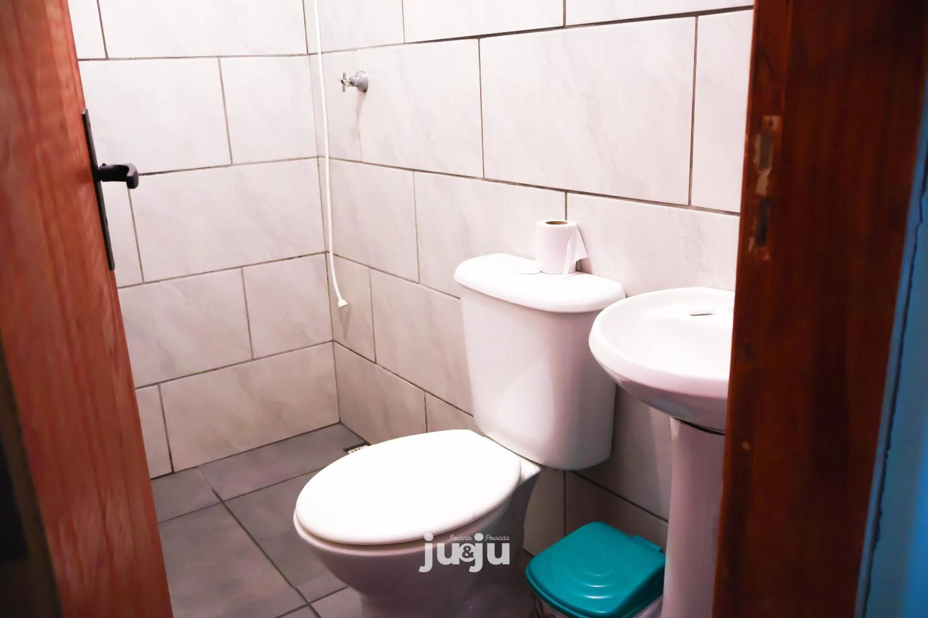 Recanto Pousada JU&JU com piscina COMPARTILHADA