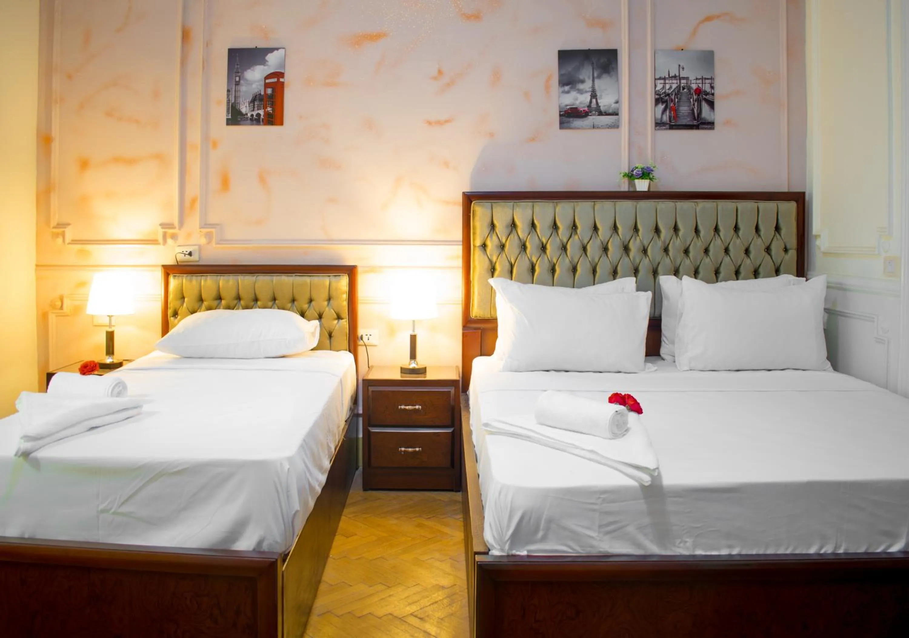 Bed in Golden Palace Hotel