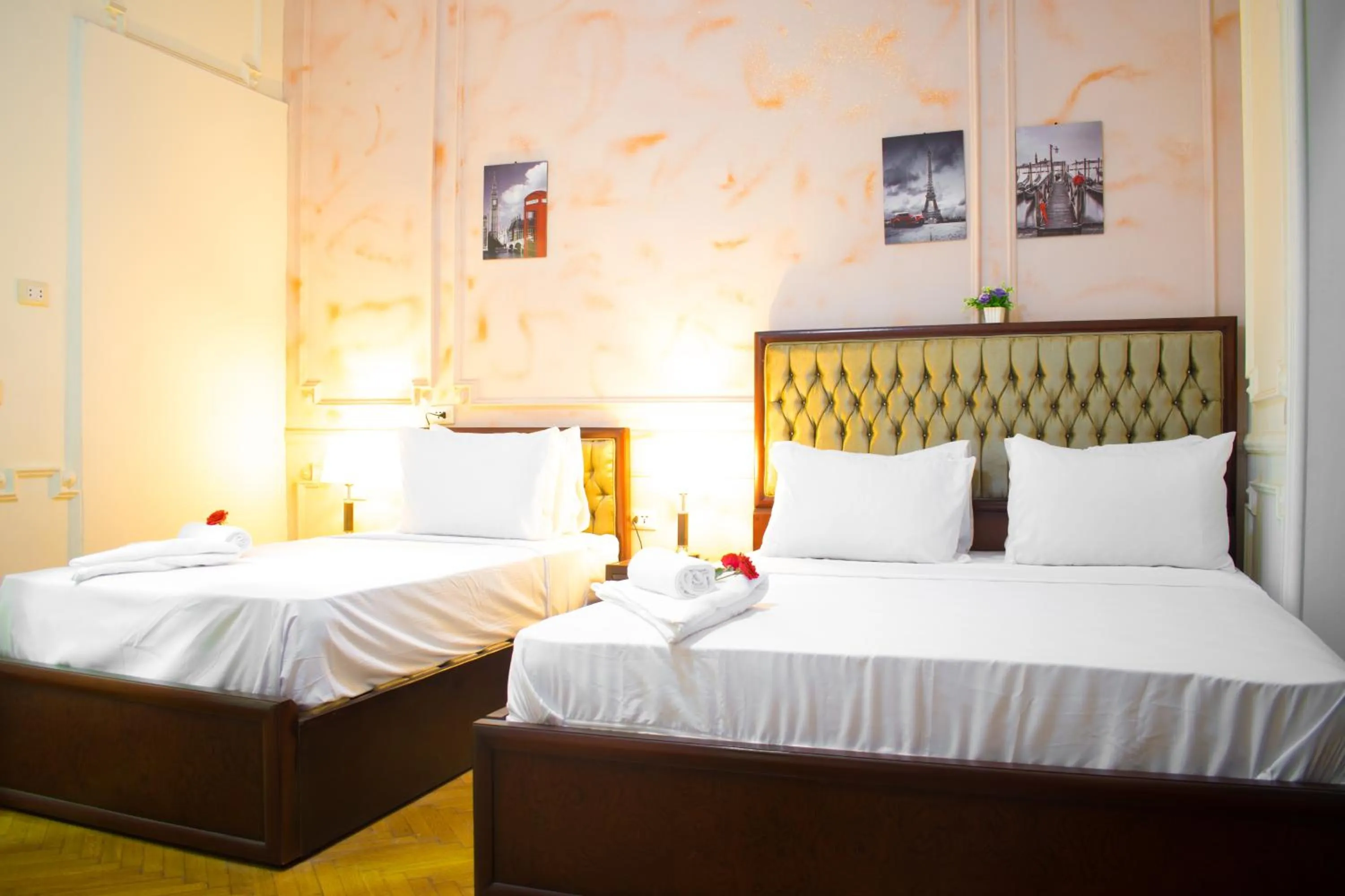 Bed in Golden Palace Hotel