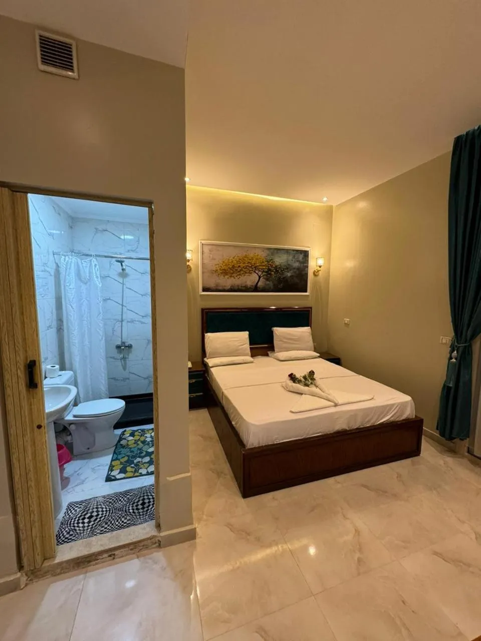 Bed in Golden Palace Hotel