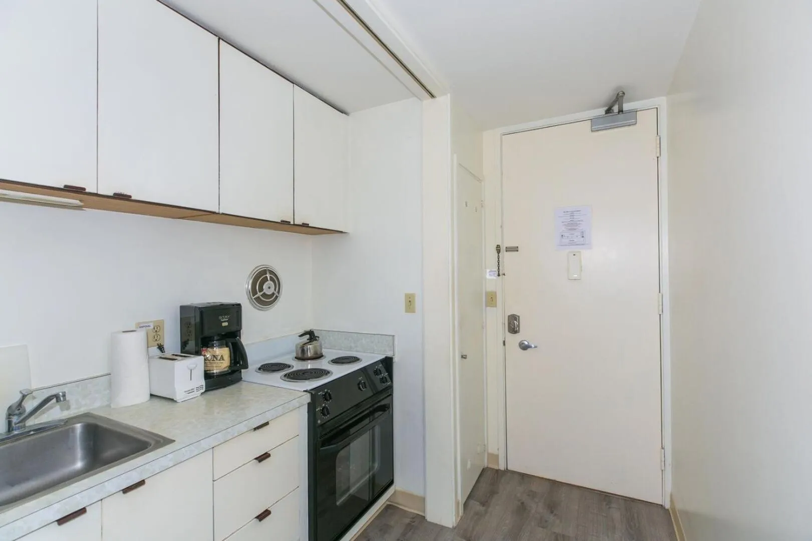 Ilikai Marina Studio City View Condos with Fully Equipped Kitchens & Free Wifi
