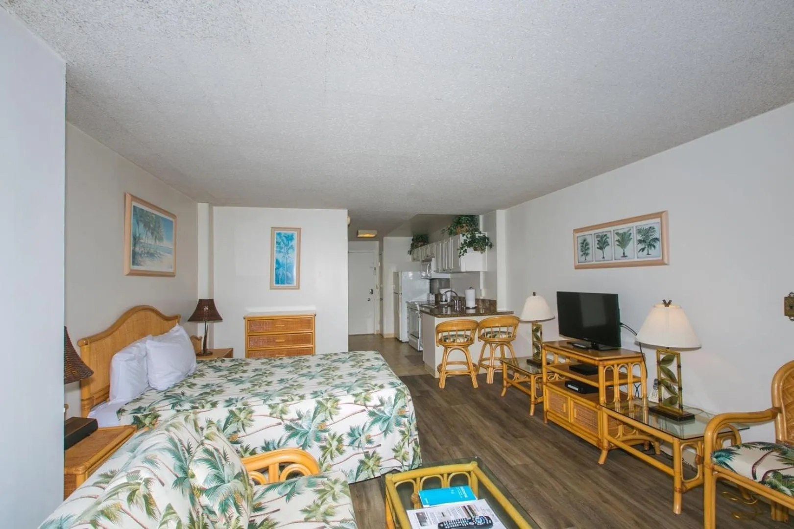 Bed in Ilikai Marina Studio City View Condos with Fully Equipped Kitchens & Free Wifi