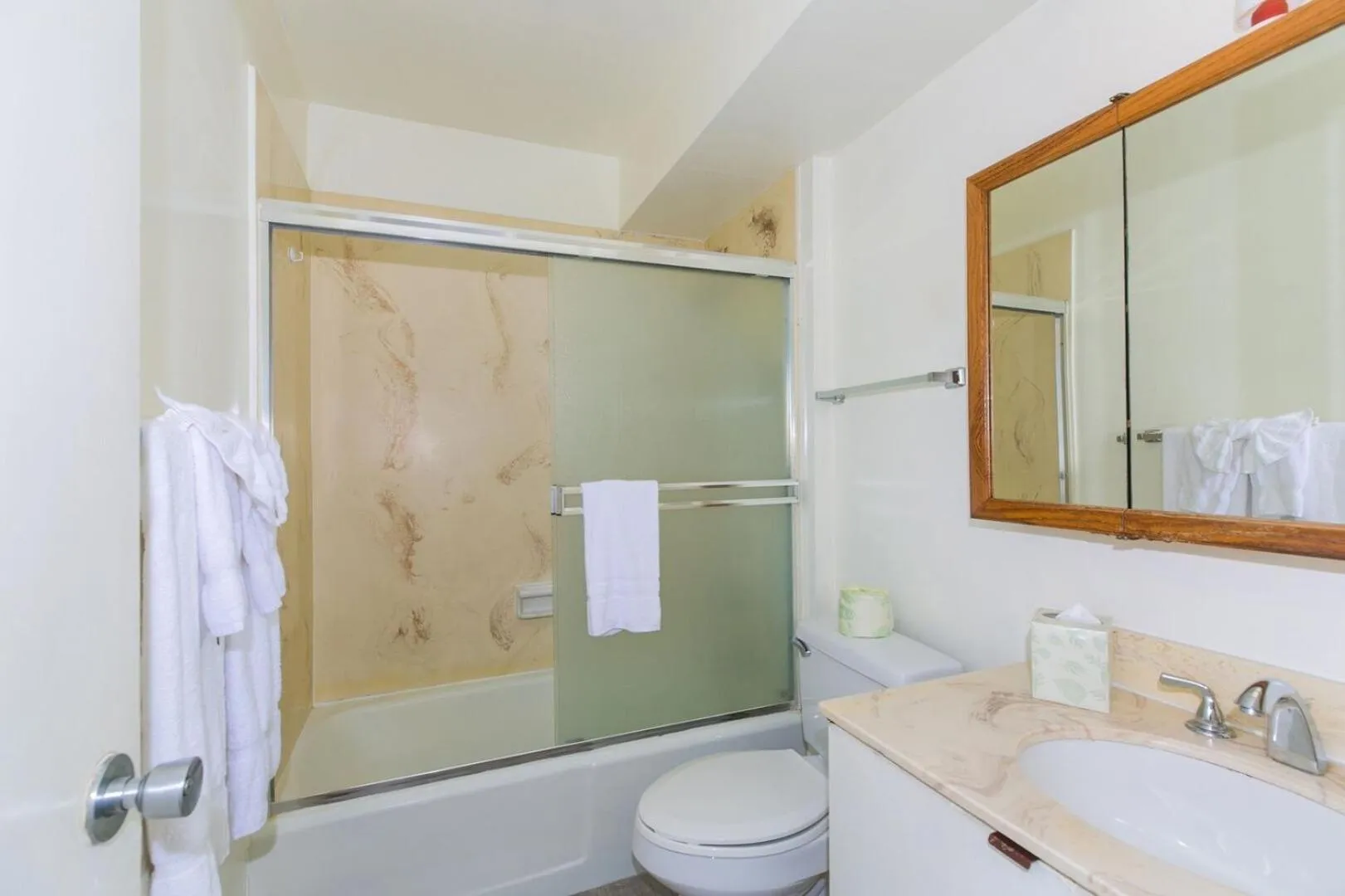 Ilikai Marina Studio City View Condos with Fully Equipped Kitchens & Free Wifi