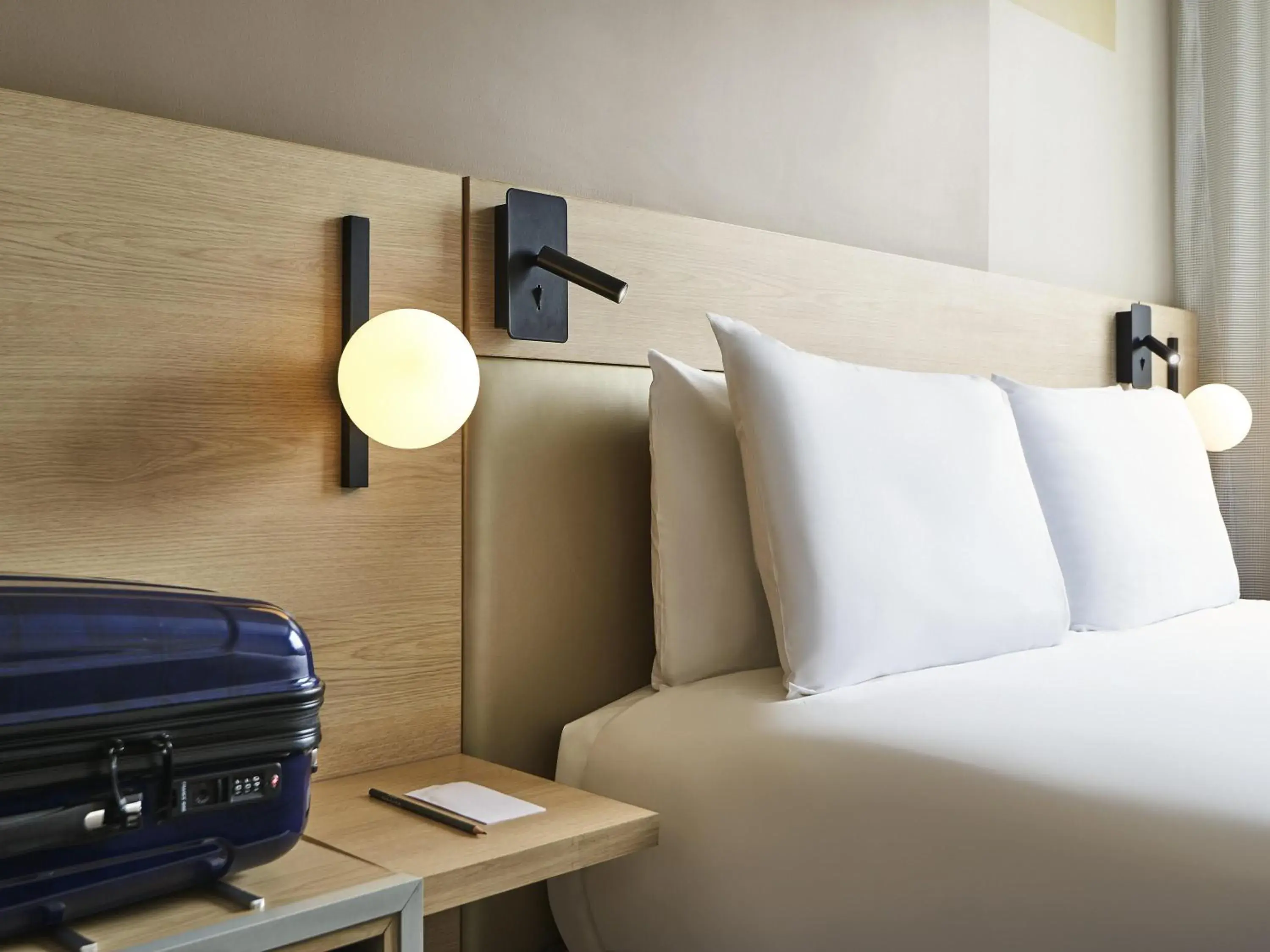 Suite with One Double Bed and One Sofabed in Mercure Paris 15 Porte de Versailles Suite with One Double Bed and One Sofabed in Mercure Paris 15 Porte de Versailles