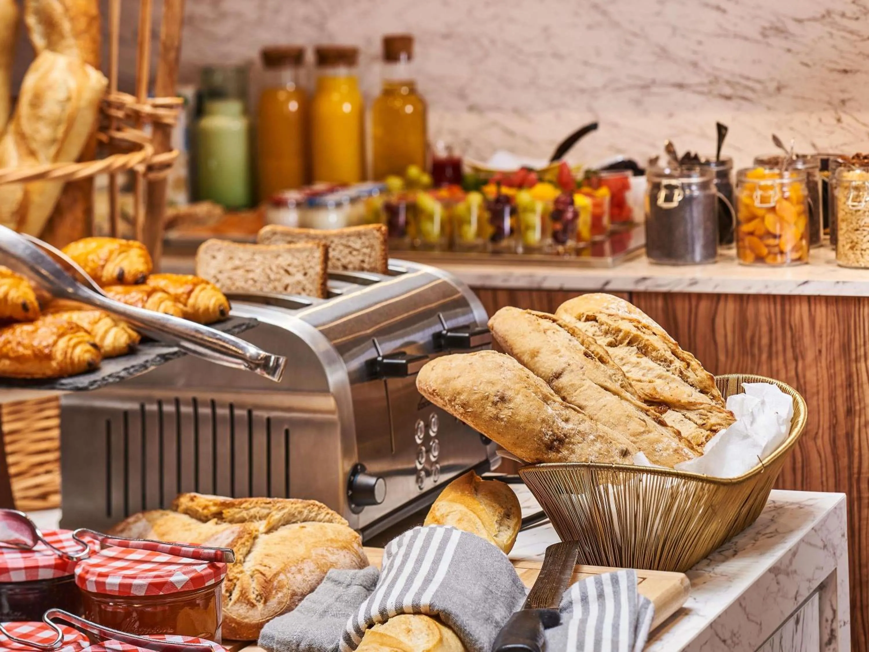 Breakfast in Mercure Paris 15 Porte de Versailles