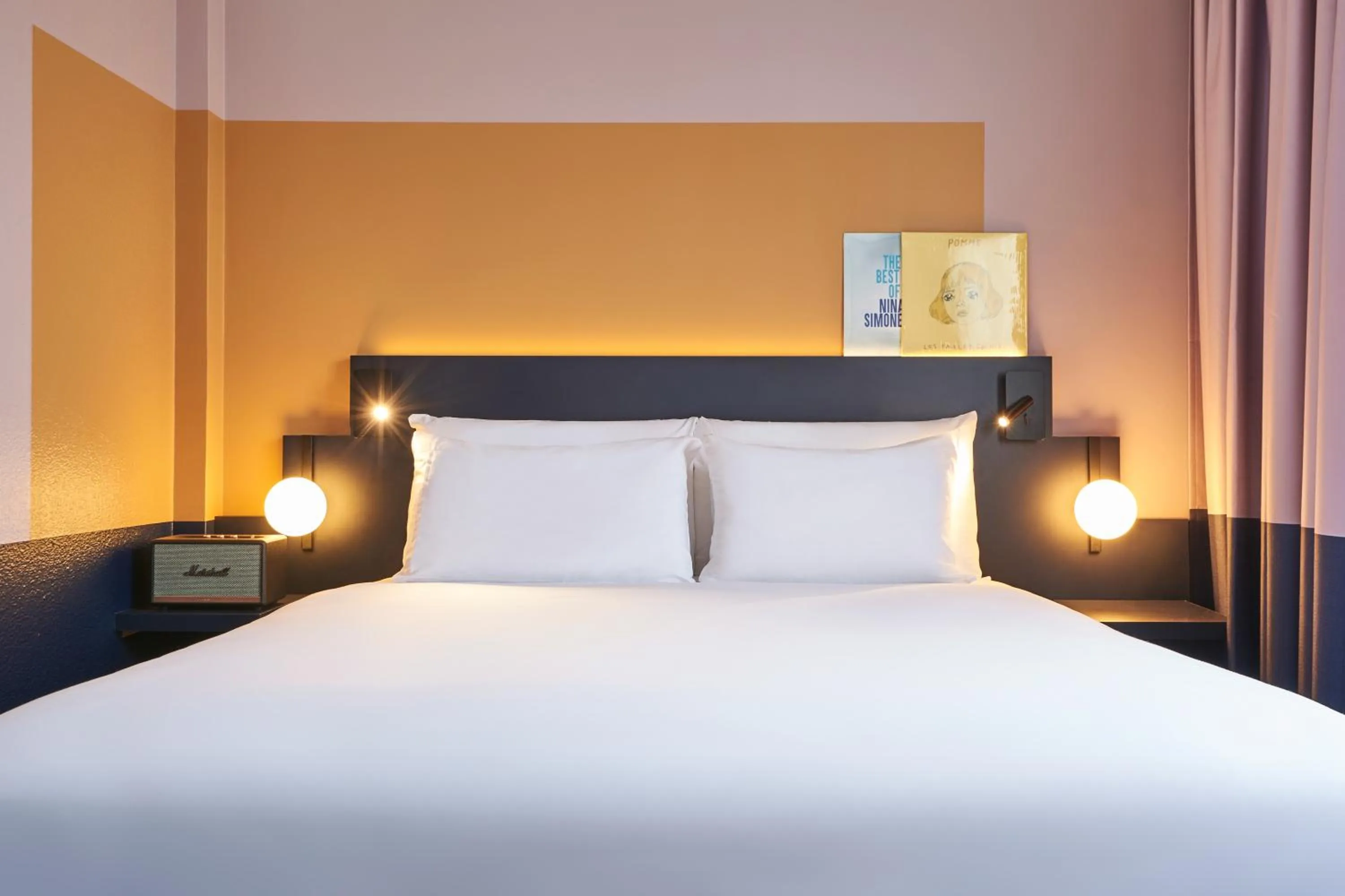 Bed in Mercure Paris 15 Porte de Versailles