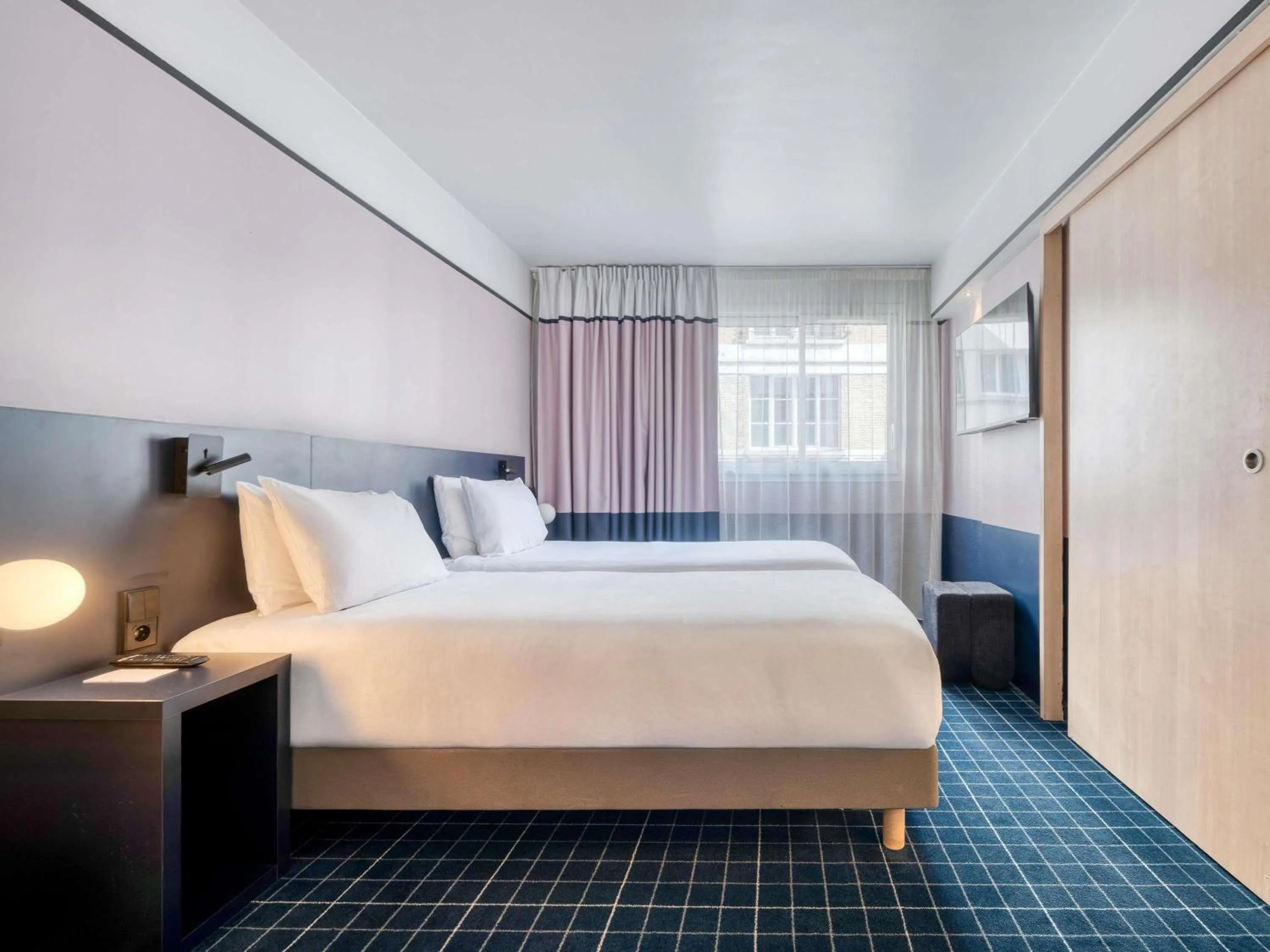 Bedroom, Bed in Mercure Paris 15 Porte de Versailles